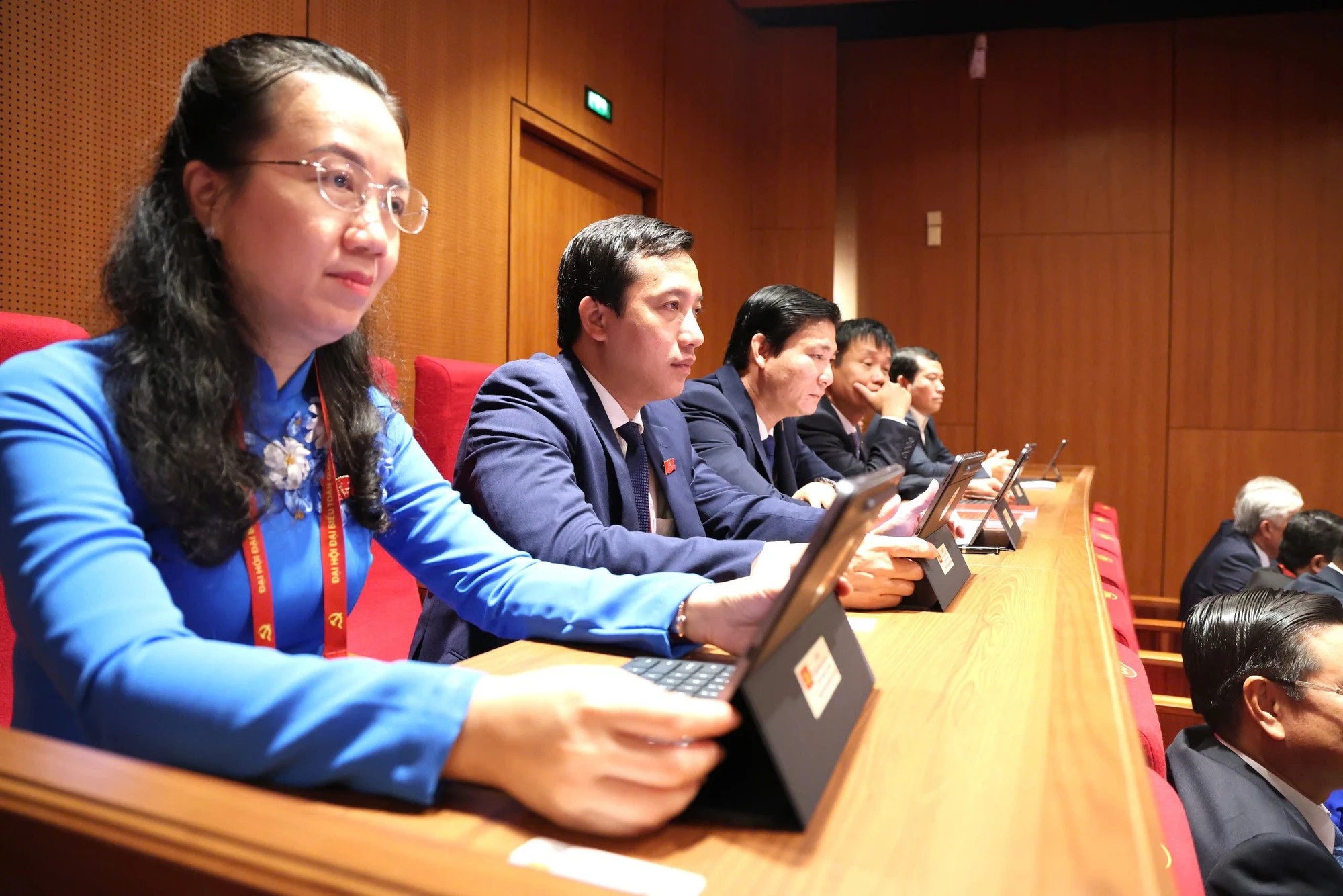 doan-dai-bieu-phien-tru-bi-bieu-quyet-le-thoa-9.jpg