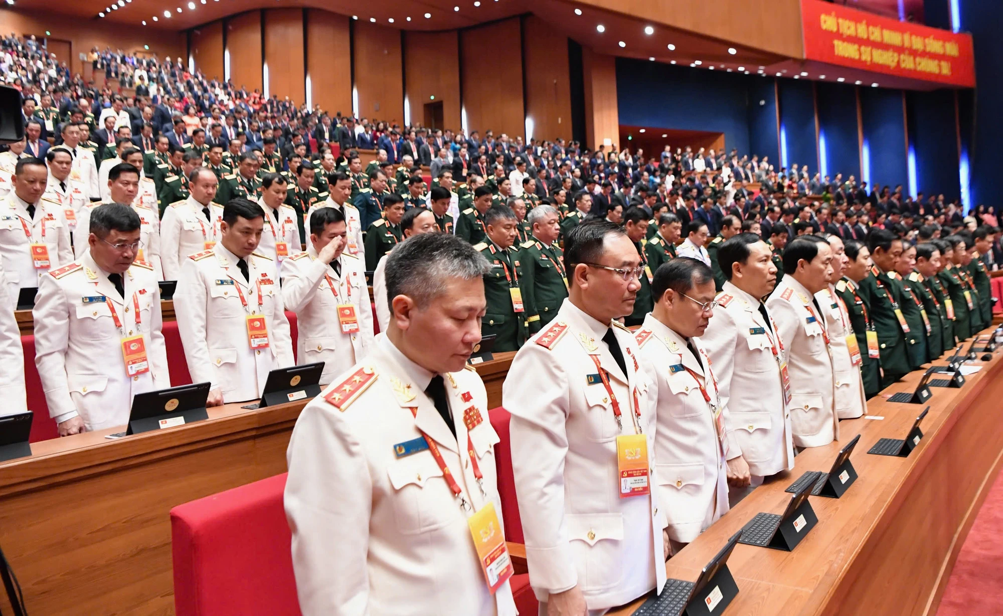doan-dai-bieu-phien-tru-bi-tuong-nho-co-tong-bi-thu-nguyen-phu-trong-3.jpg