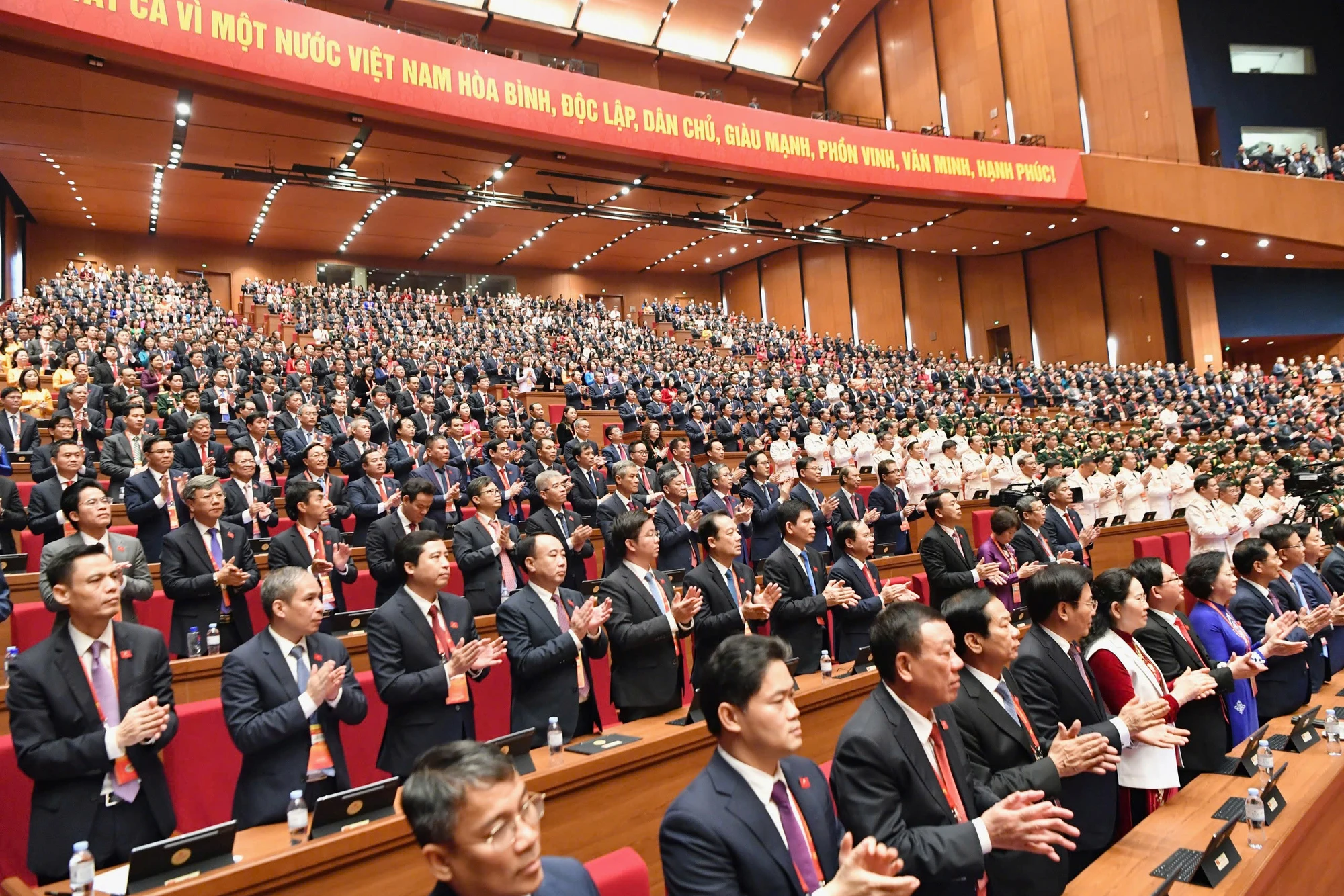 doan-dai-bieu-phien-tru-bi-tuong-nho-co-tong-bi-thu-nguyen-phu-trong-5.jpg