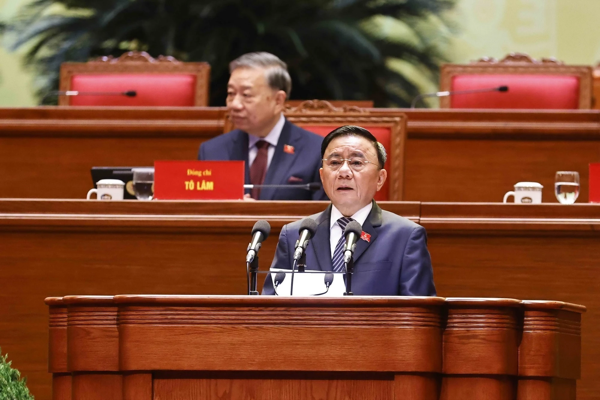trien-lam-dai-hoi-xiv-cua-dang-5.jpg