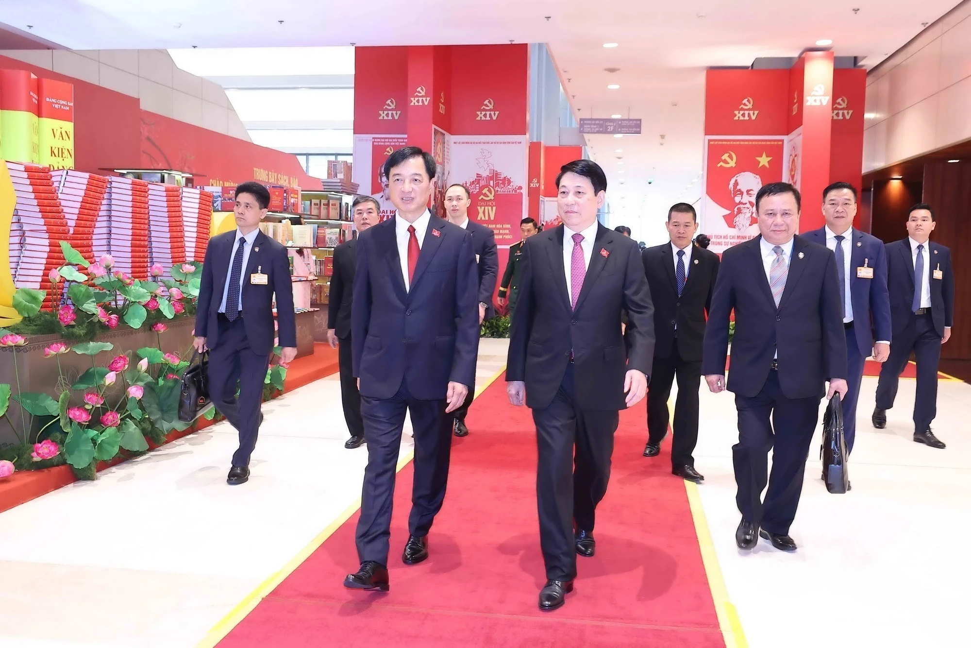 hinh-anh-lanh-dao-dang-nha-nuoc-va-cac-dai-bieu-trong-ngay-khai-mac-dai-hoi-xiv-ttxvn-18.059.jpg