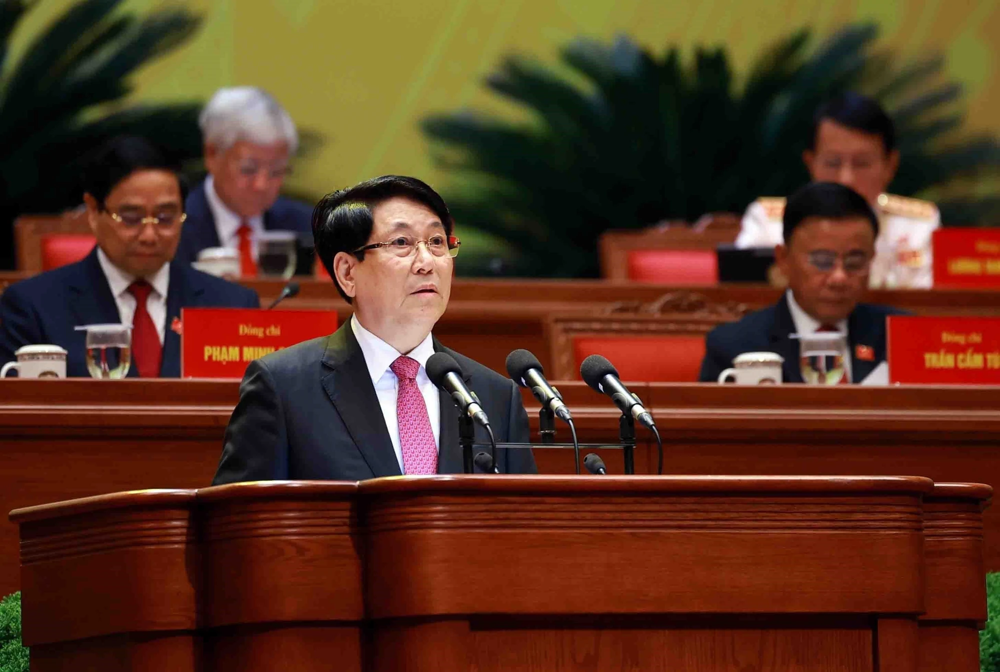 hinh-anh-lanh-dao-dang-nha-nuoc-va-cac-dai-bieu-trong-ngay-khai-mac-dai-hoi-xiv-ttxvn-23.jpg