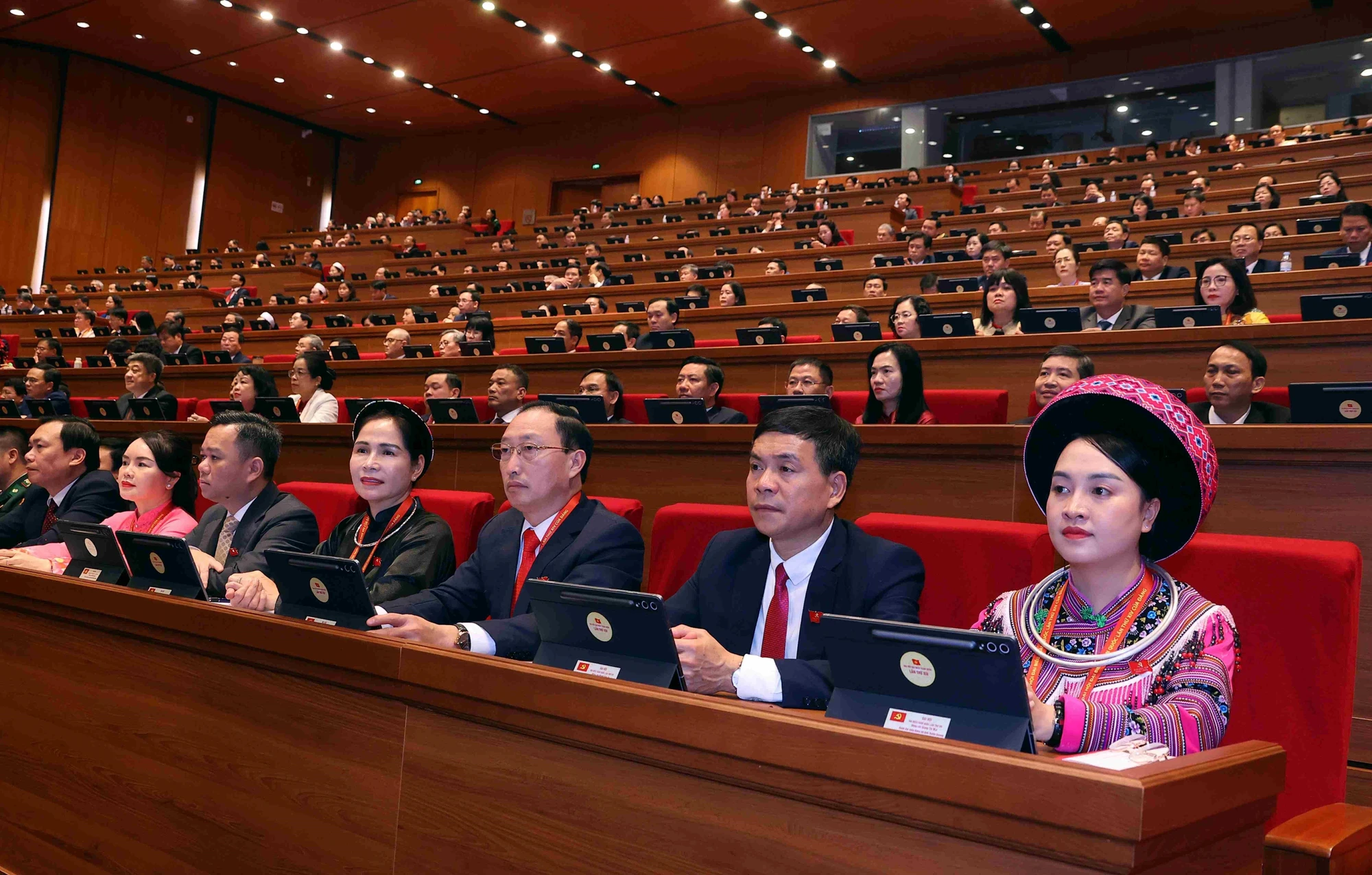 hinh-anh-lanh-dao-dang-nha-nuoc-va-cac-dai-bieu-trong-ngay-khai-mac-dai-hoi-xiv-ttxvn-31.jpg