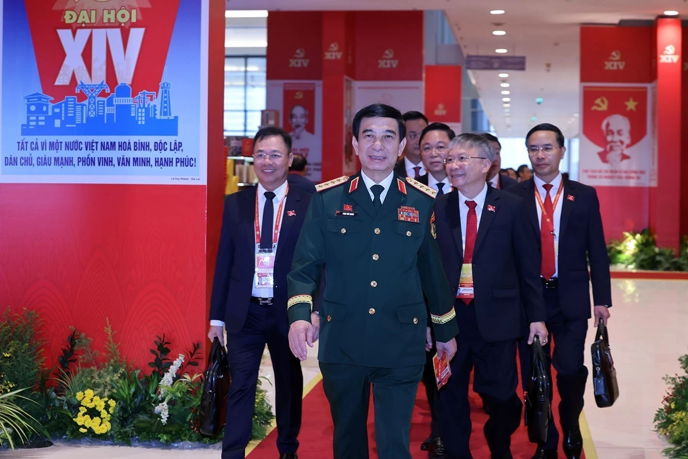 hinh-anh-lanh-dao-dang-nha-nuoc-va-cac-dai-bieu-trong-ngay-khai-mac-dai-hoi-xiv-ttxvn-5.jpg