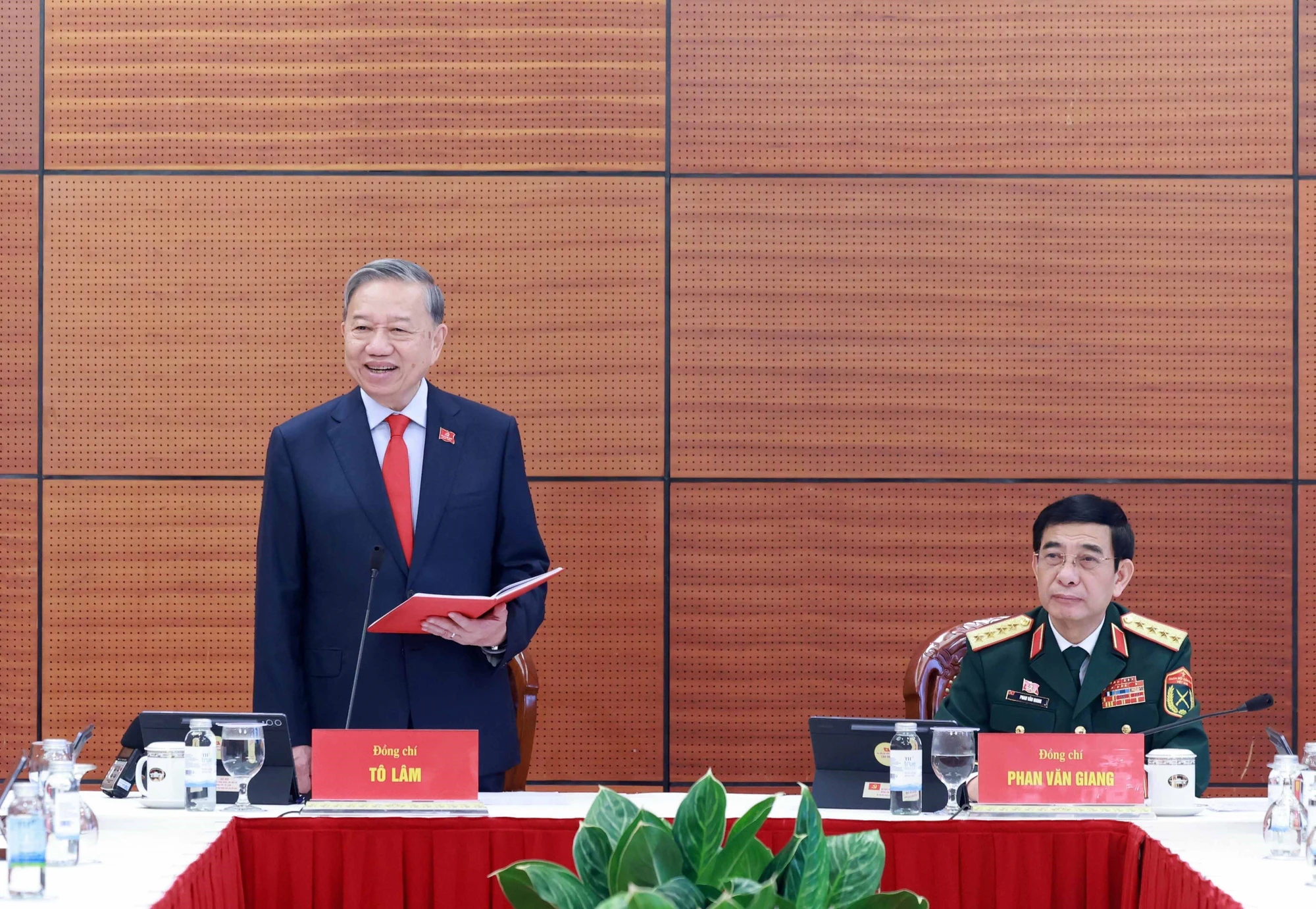 thao-luan-tai-doan-dai-hoi-xiv-ttxvn-8.jpg