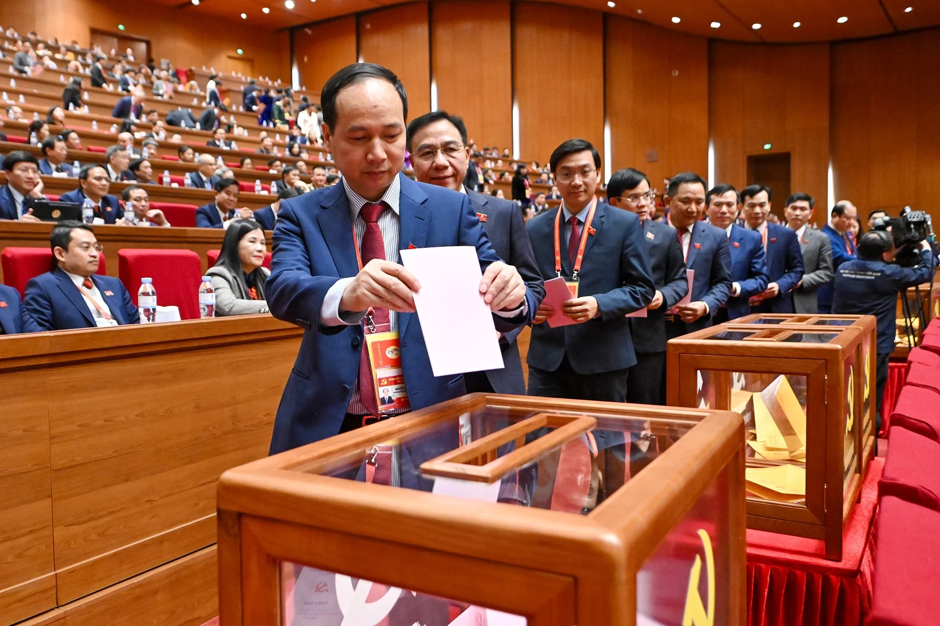 bo-phieu-bau-ban-chap-hanh-trung-uong-dang-khoa-xiv-16.jpg