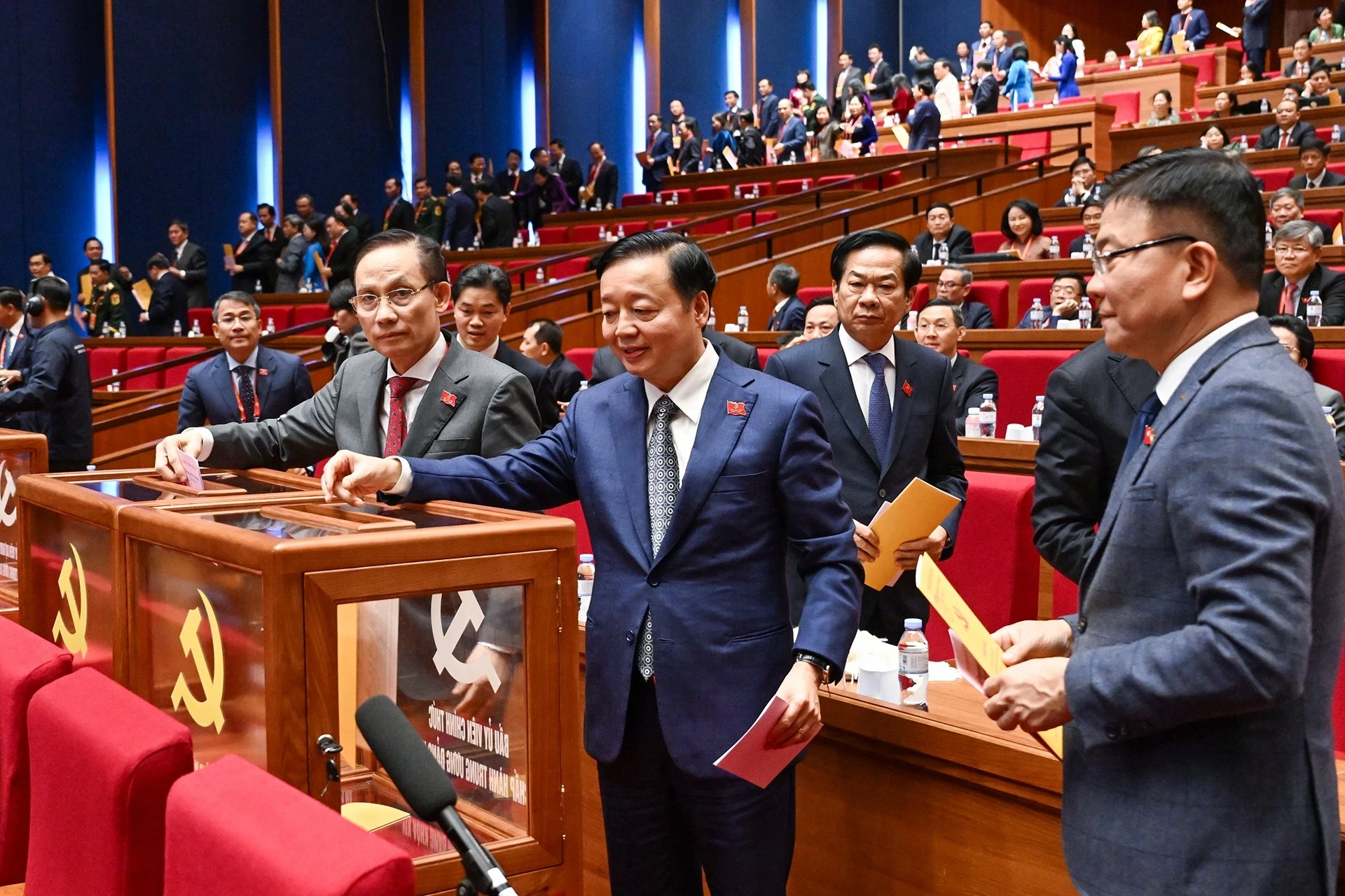 bo-phieu-bau-ban-chap-hanh-trung-uong-dang-khoa-xiv-18.jpg
