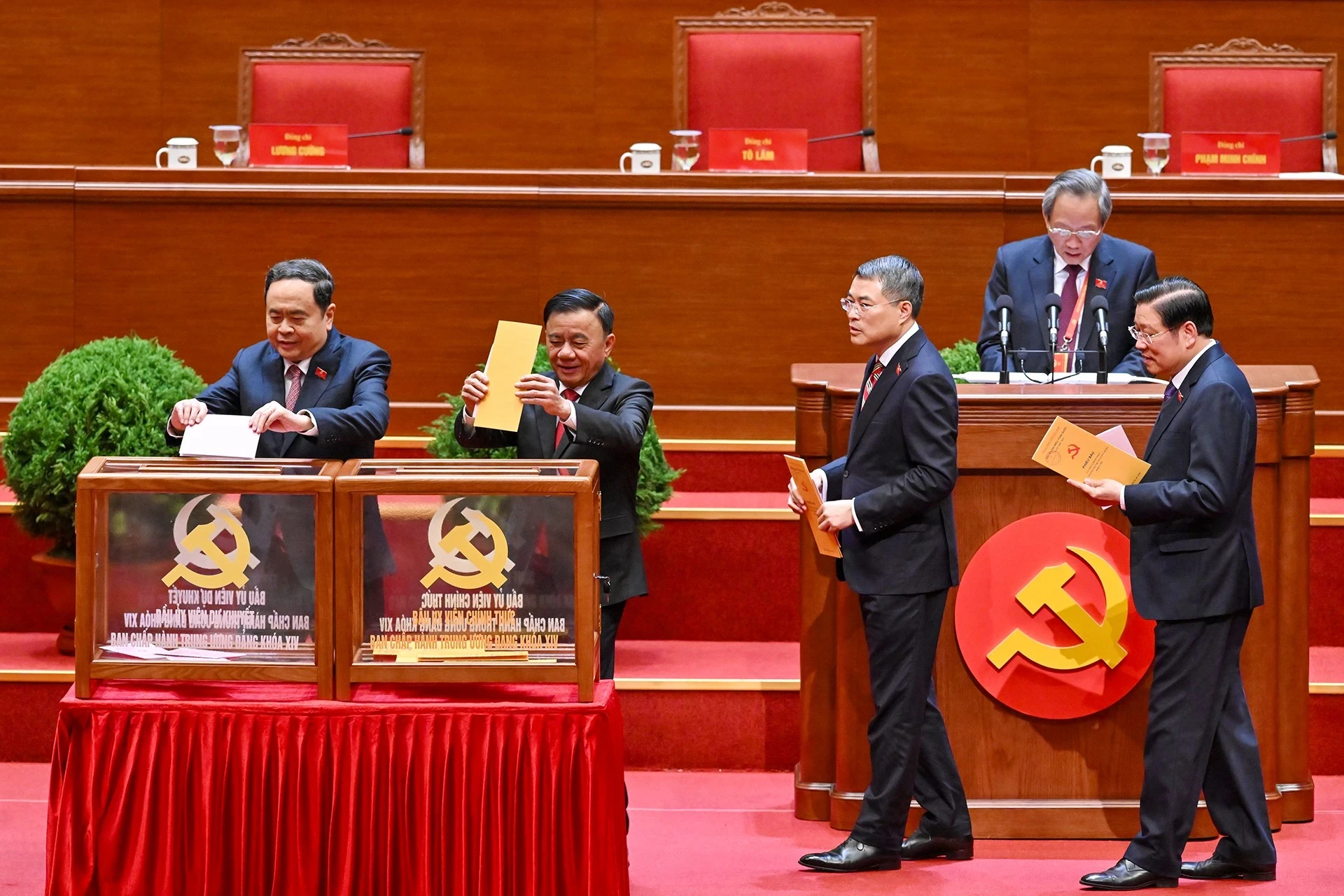bo-phieu-bau-ban-chap-hanh-trung-uong-dang-khoa-xiv-9.jpg