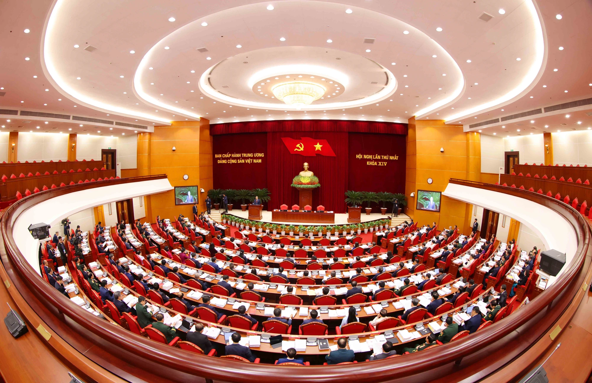 nhiem-ky-hanh-dong-menh-lenh-but-pha-trong-ky-nguyen-vuon-minh-dai-hoi-xiv-ttxvn.jpg