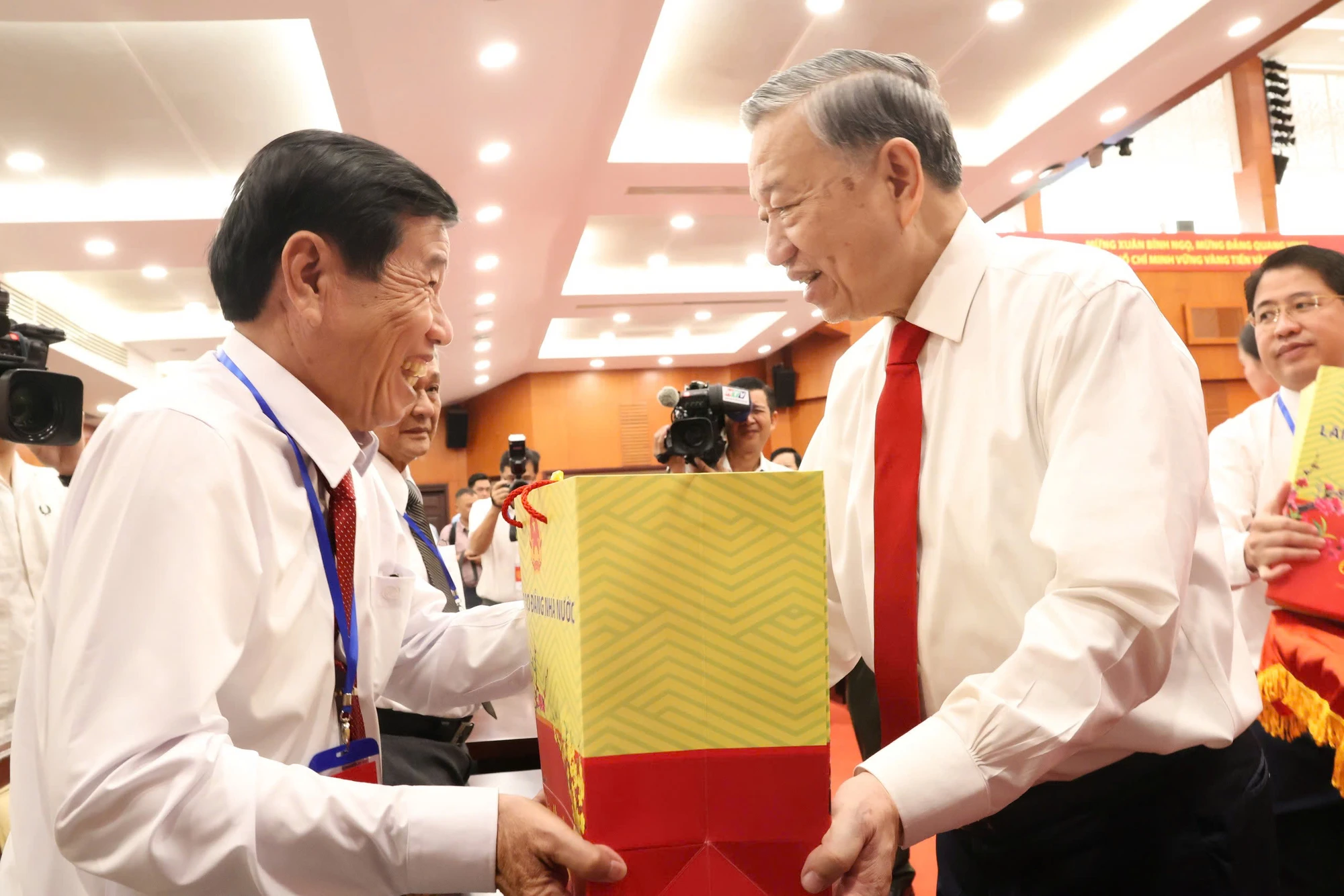 tong-bi-thu-to-lam-lam-viec-voi-tp.hcm-le-thoa-7.jpg