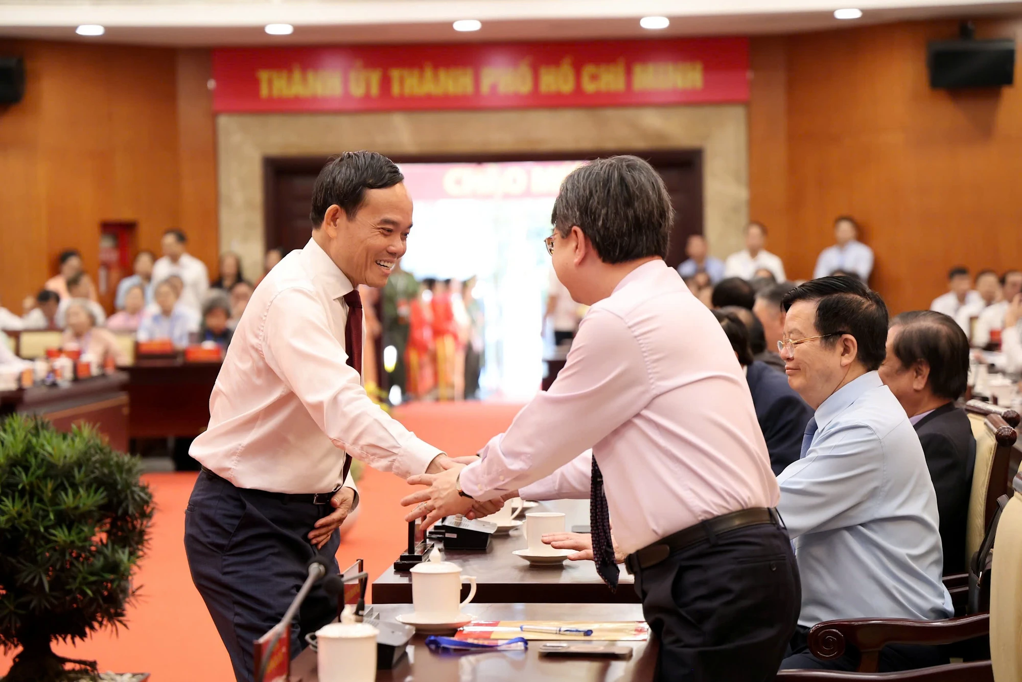 tran-luu-quang-le-thoa.jpg