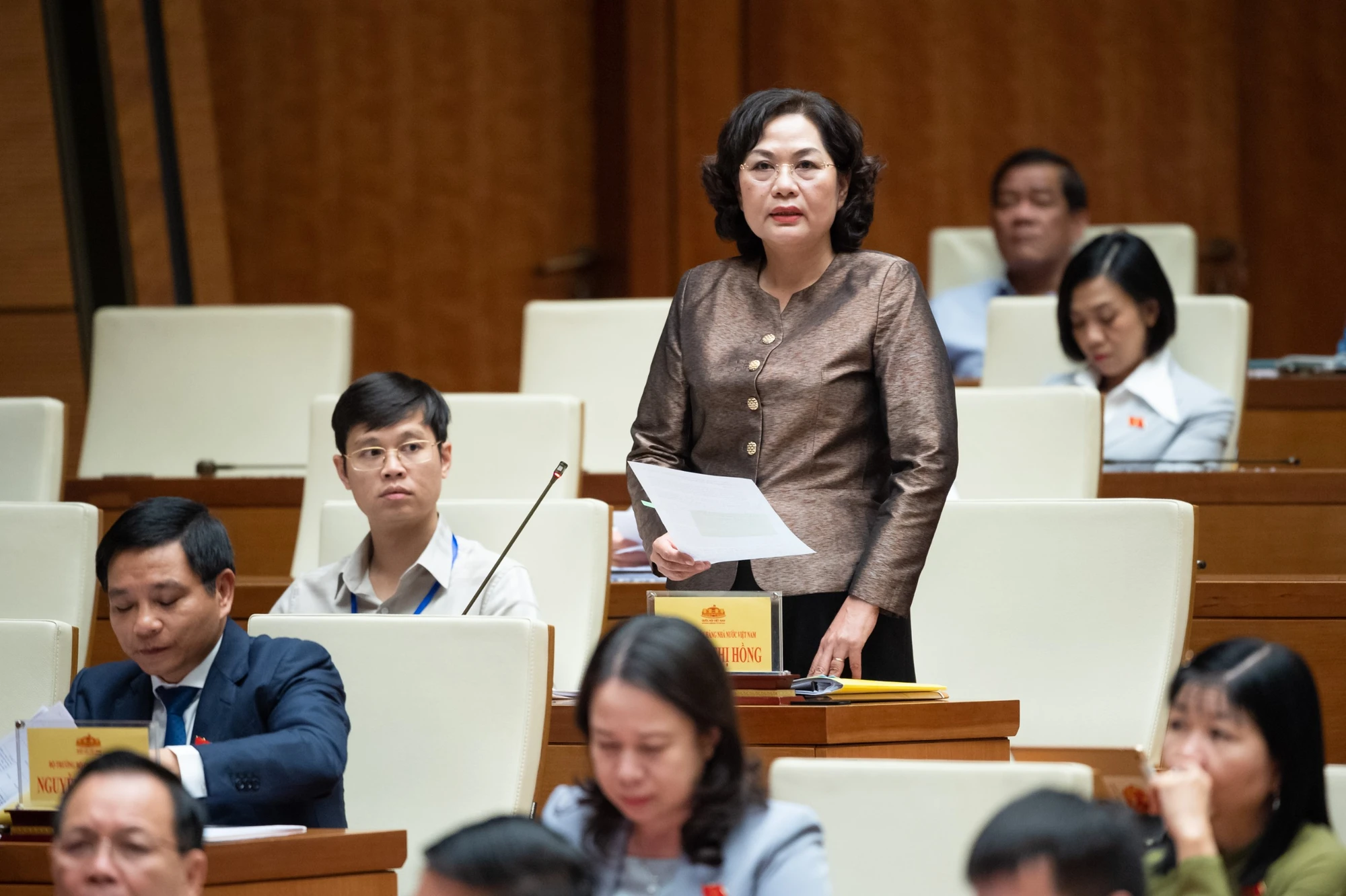 suc-song-moi-tu-nghi-truong-quoc-hoi-phien-chat-van-va-cau-hoi-truy-den-cung-cua-dai-bieu-nguyen-thi-hong-1.jpg