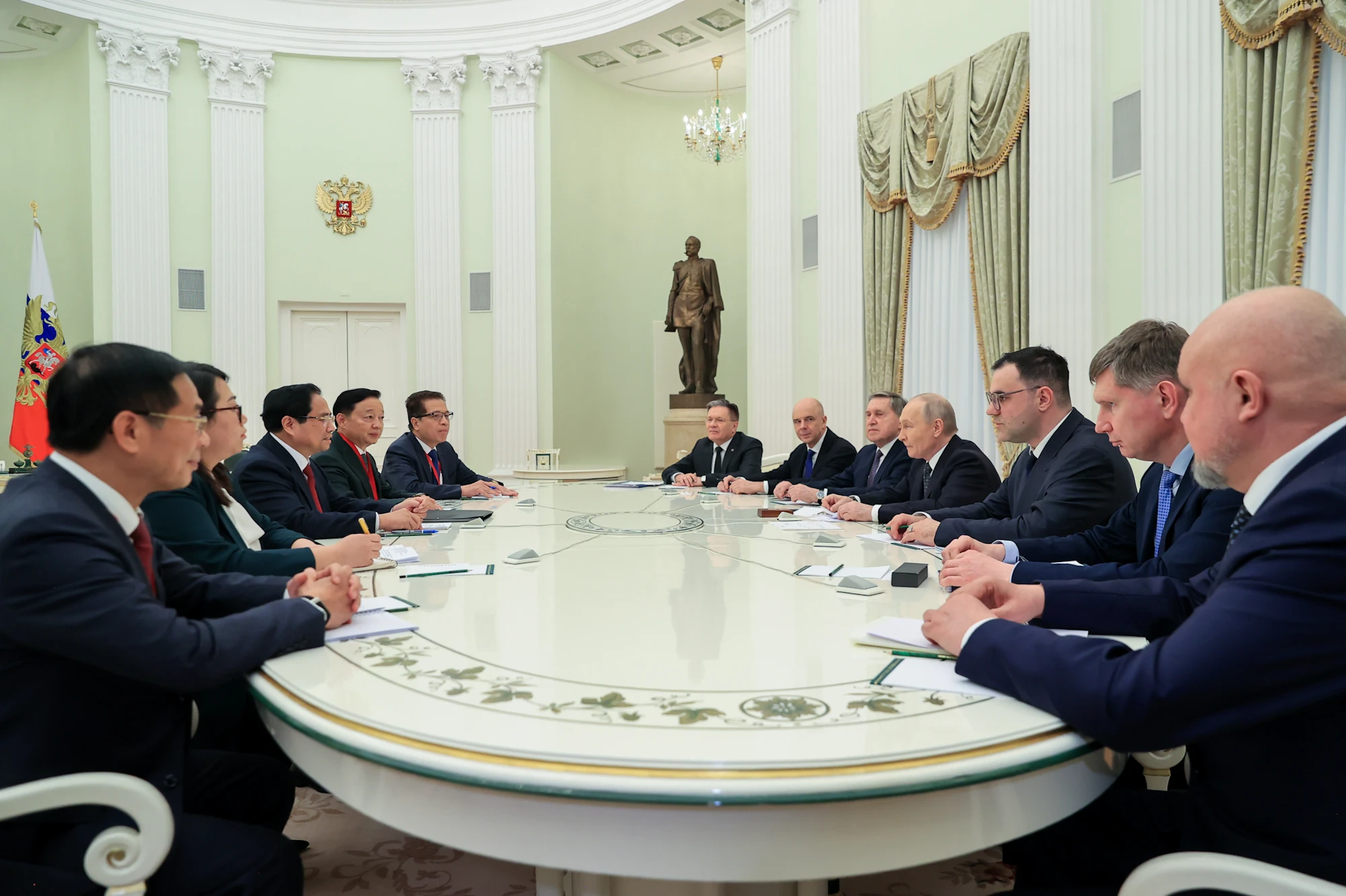 thu-tuong-pham-minh-chinh-tham-nga-putin.jpg