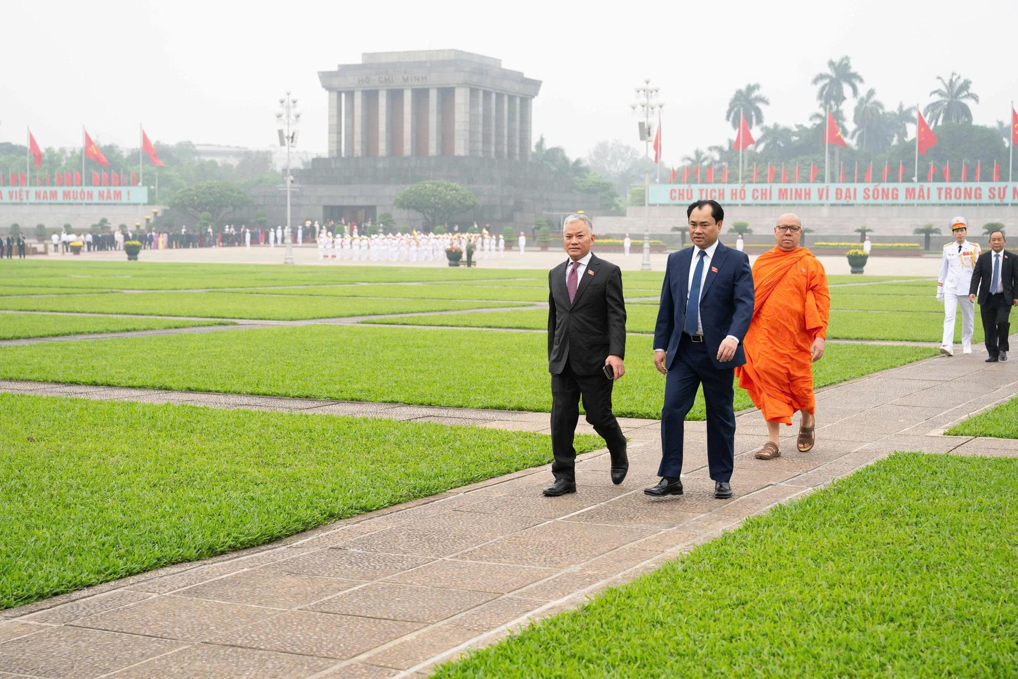 khai-mac-ky-hop-thu-nhat-quoc-hoi-khoa-xvi-3.jpg