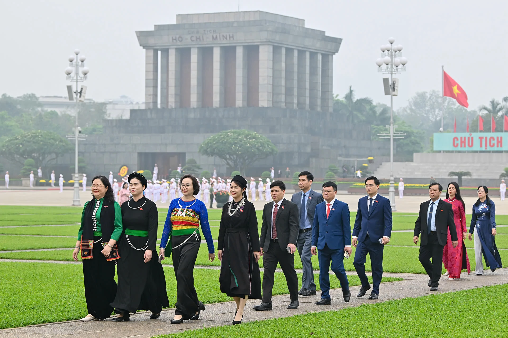 khai-mac-ky-hop-thu-nhat-quoc-hoi-khoa-xvi-5.jpg