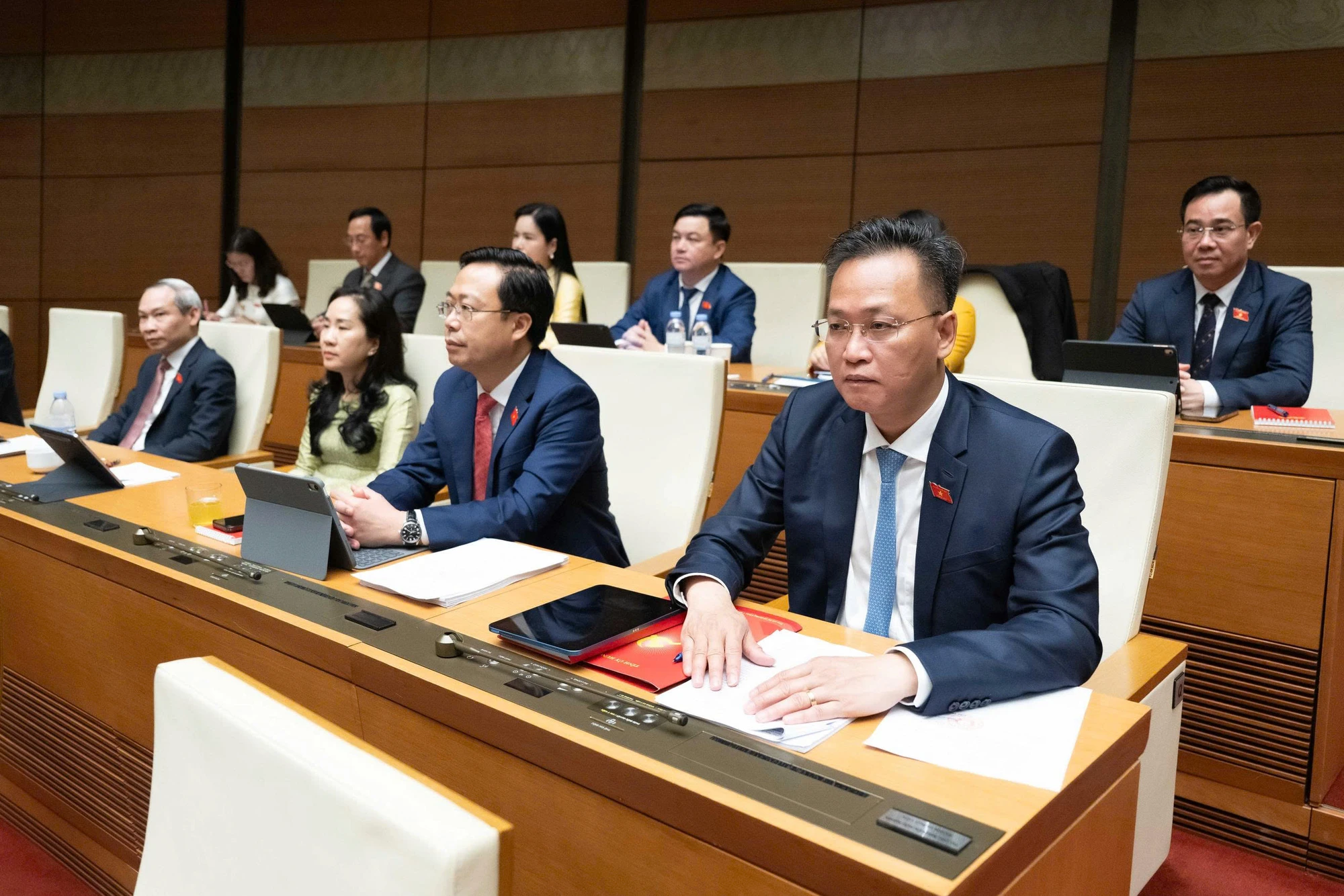 tong-bi-thu-dai-bieu-quoc-hoi-ganh-tren-vai-trach-nhiem-doi-voi-van-menh-quoc-gia-4.jpg