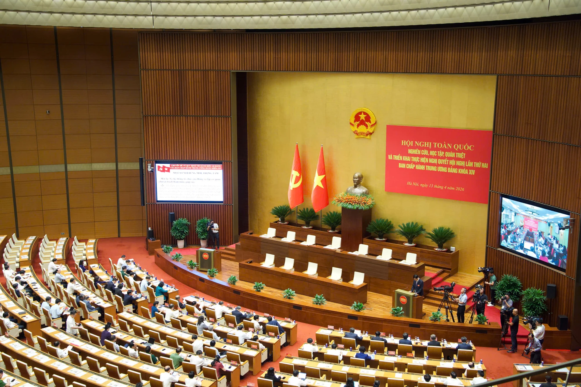 Quang-canh-hoi-nghi-quan-triet-qh.jpg