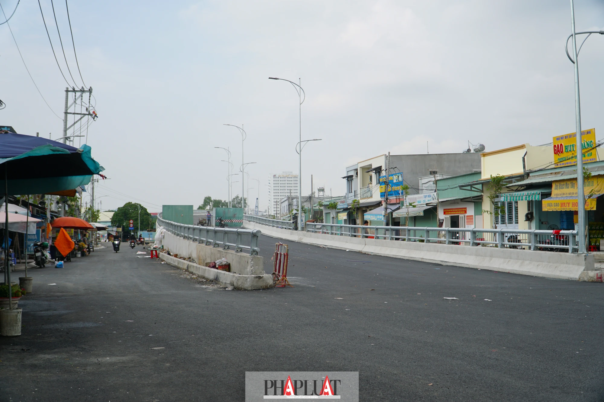 Dự án xây mới cầu Rạch Đỉa được UBND TP.HCM phê duyệt vào năm 2017, chính thức khởi công từ tháng 7-2023.