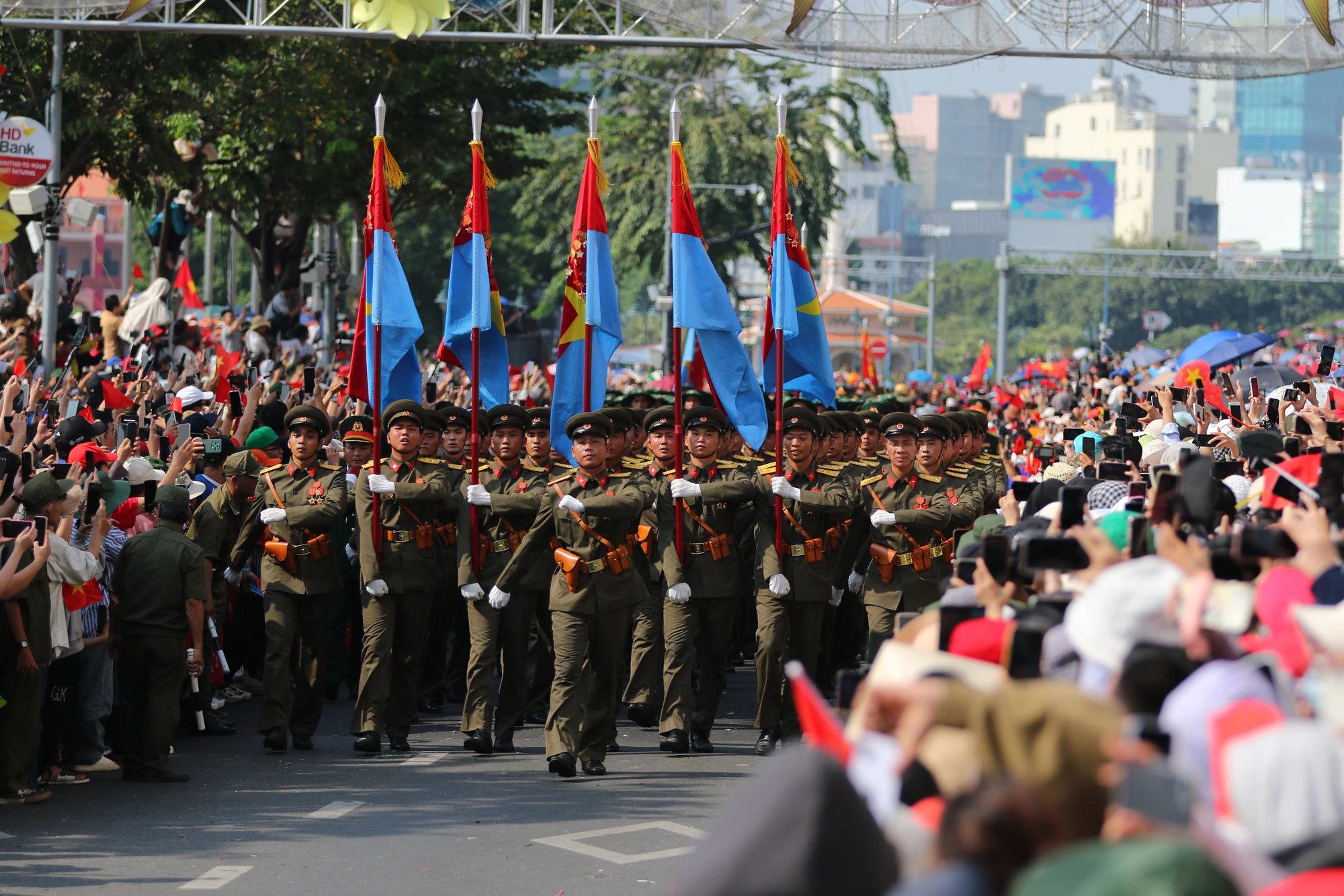 đoàn diễu binh (8).JPG