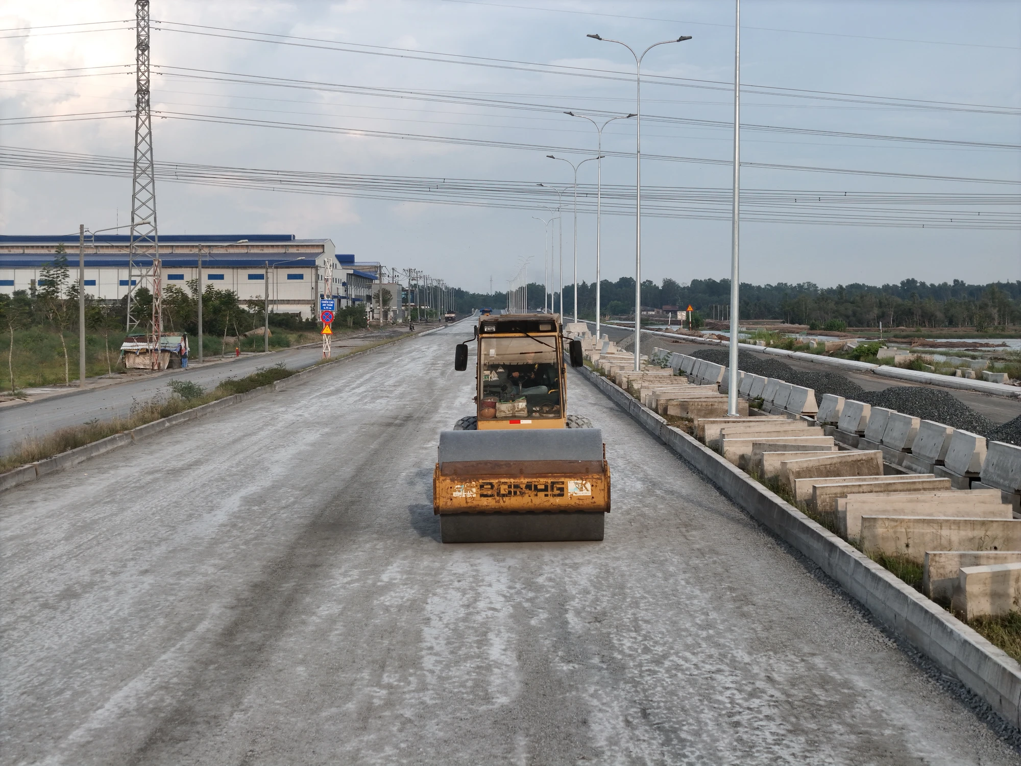 đường tỉnh 823D-11.JPG