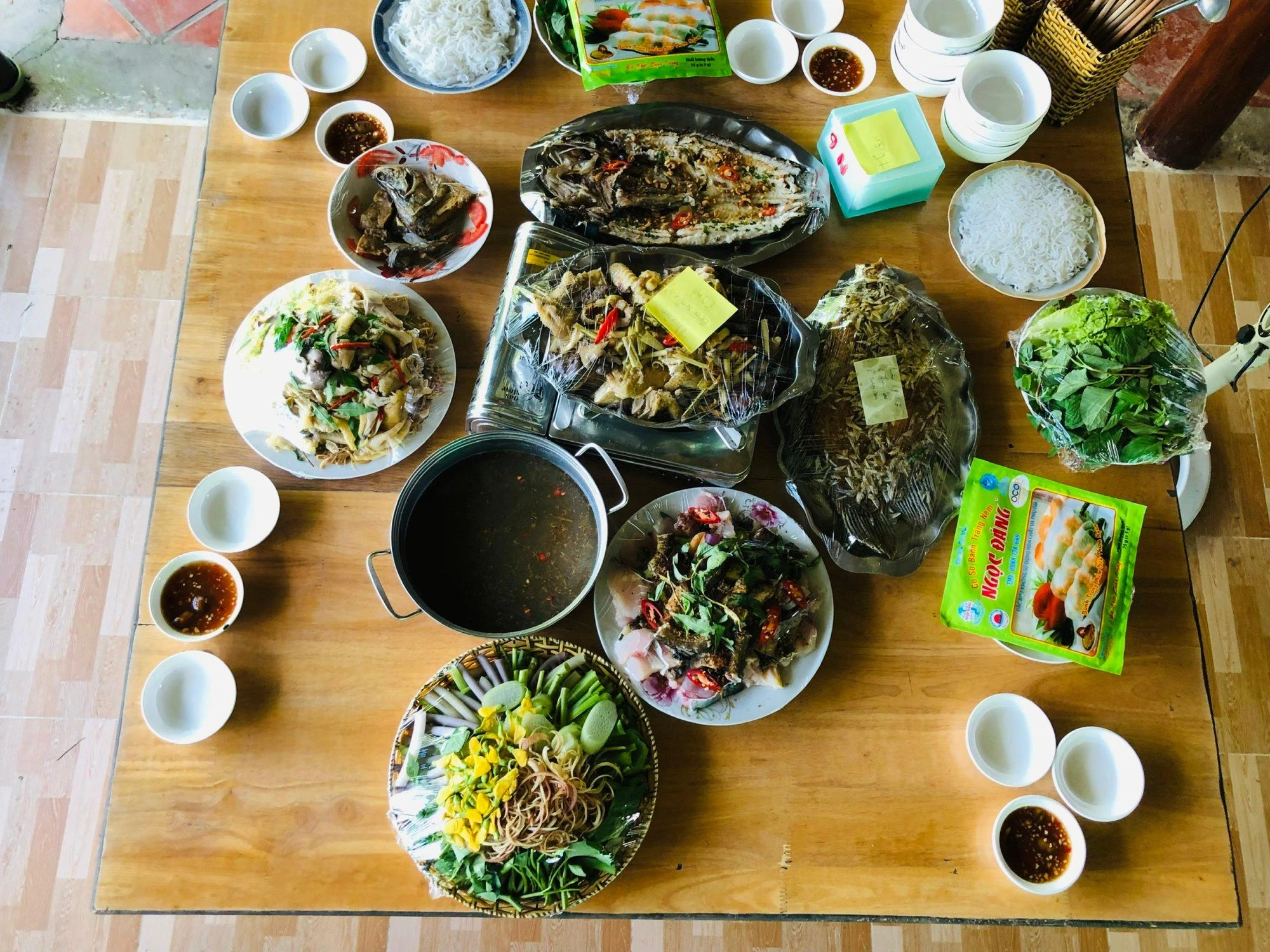 Mâm cơm cộng đồng Mâm cơm cộng đồng