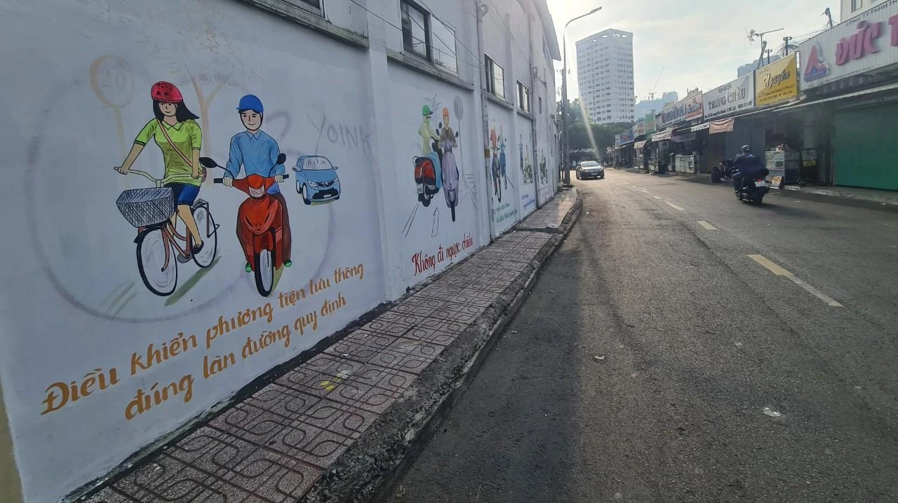 Những thông điệp được lồng ghép trên những bức tranh Những thông điệp được lồng ghép trên những bức tranh