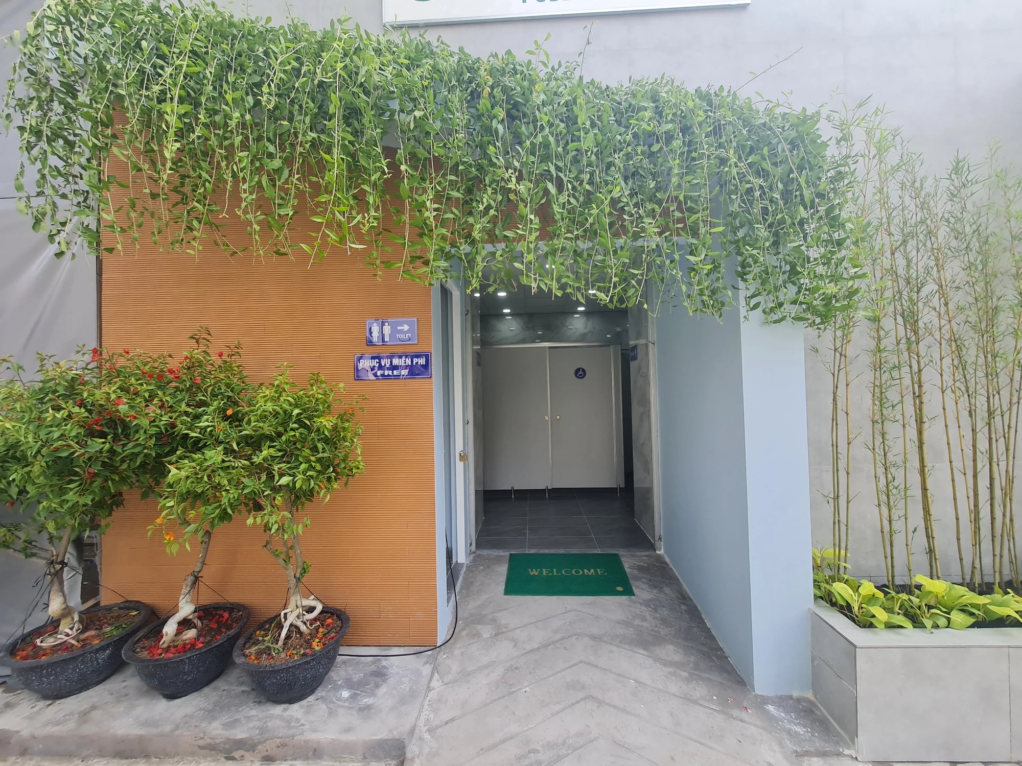NVSCC phục vụ miễn phí cho người dân. Ảnh: NC NVSCC phục vụ miễn phí cho người dân. Ảnh: NC