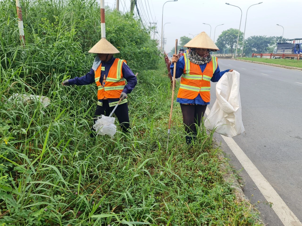 binh-chanh-xoa-diem-phat-sinh-rac-5.jpg