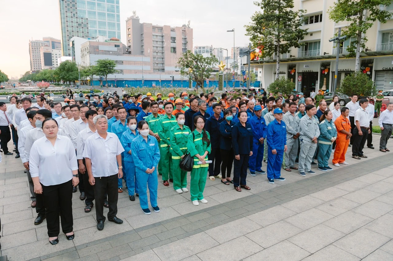 tham-cong-nhan-ve-sinh-5.jpg