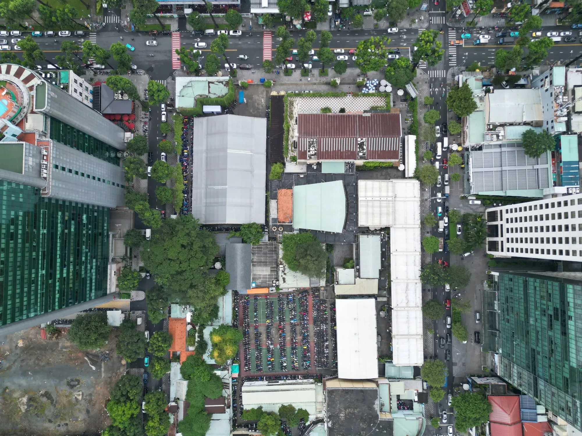 nhà văn hóa thanh niên hiện trang.jpg