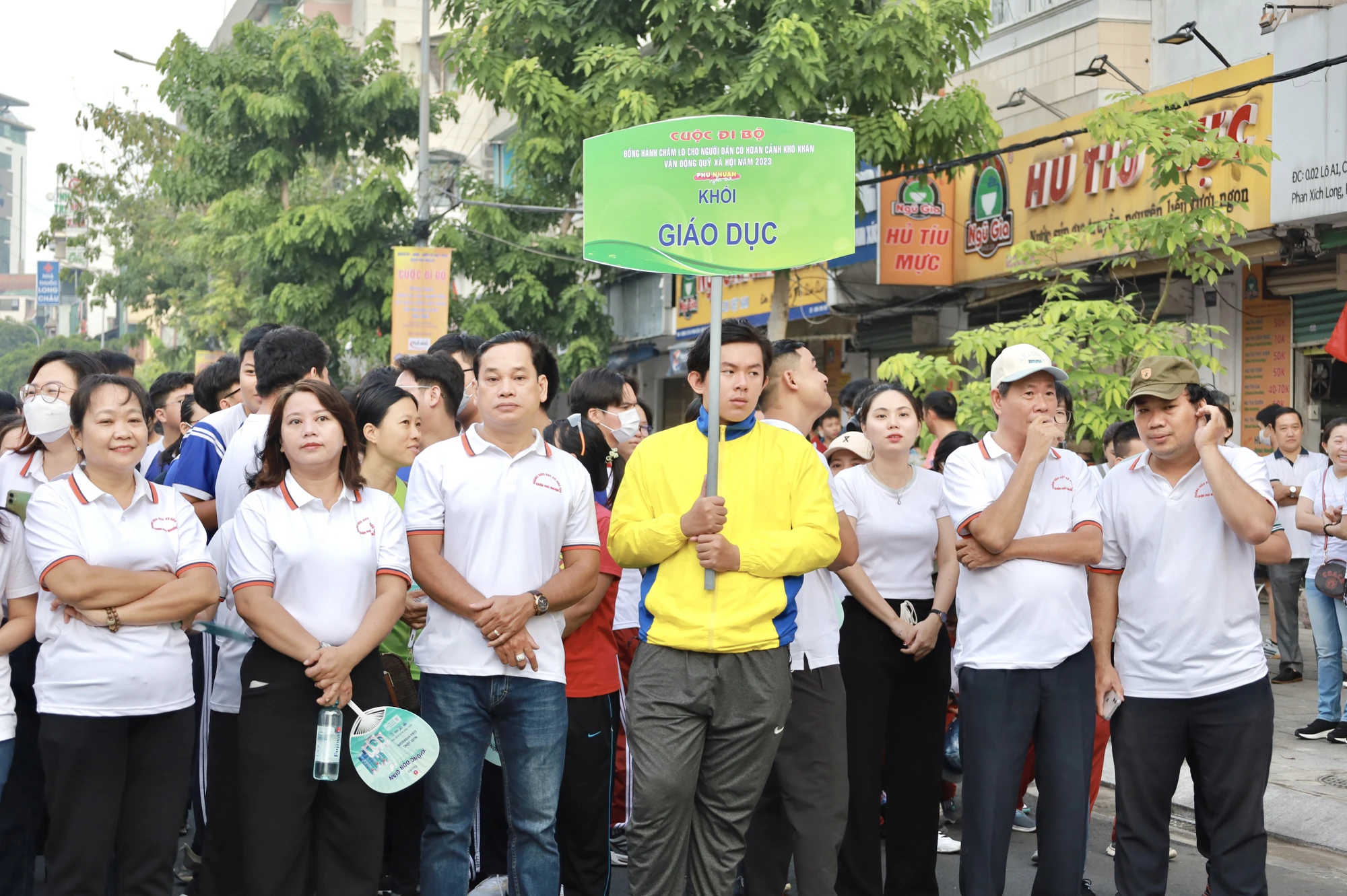 4000-nguoi-di-bo-gay-quy-hon-11-ty-dong-cham-lo-cho-nguoi-kho-khan-3.jpg
