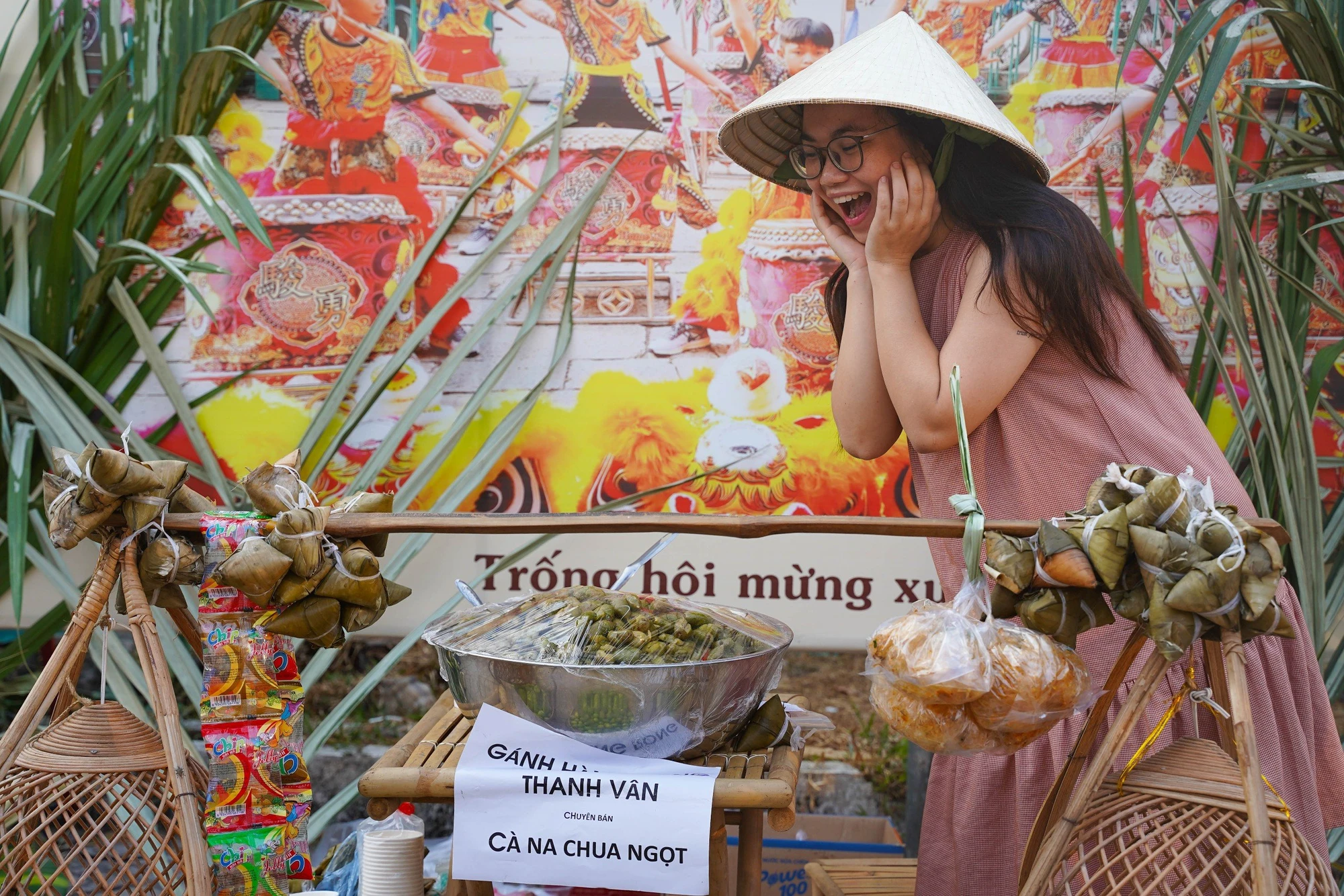 hon-nghin-nguoi-dan-tp-hcm-tham-gia-phien-cho-bang-la-thay-tien-post0-99.jpg