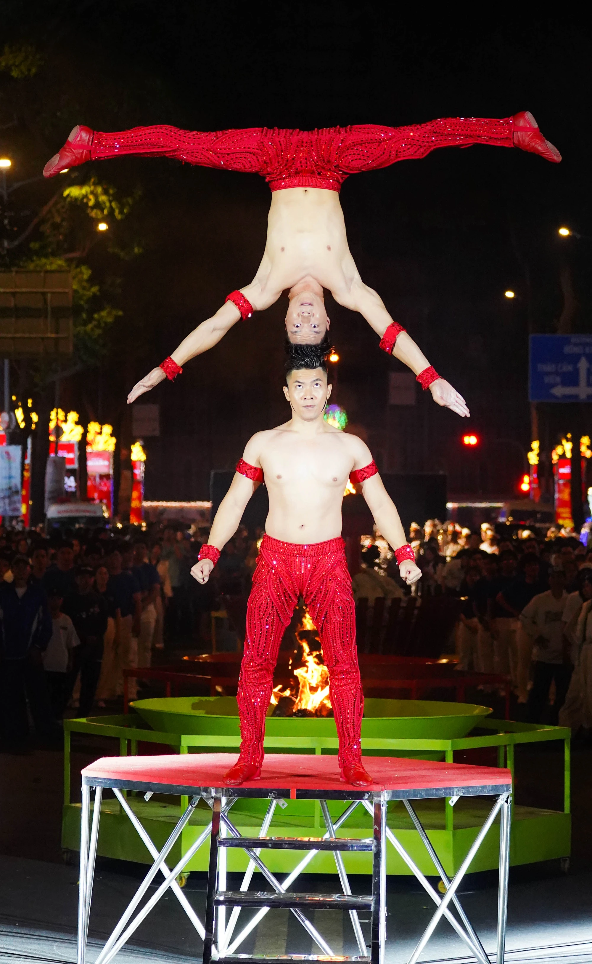 man-nhan-man-trinh-dien-da-sac-mau-tai-le-hoi-thanh-nien-tp-hcm-2024-post03.jpg