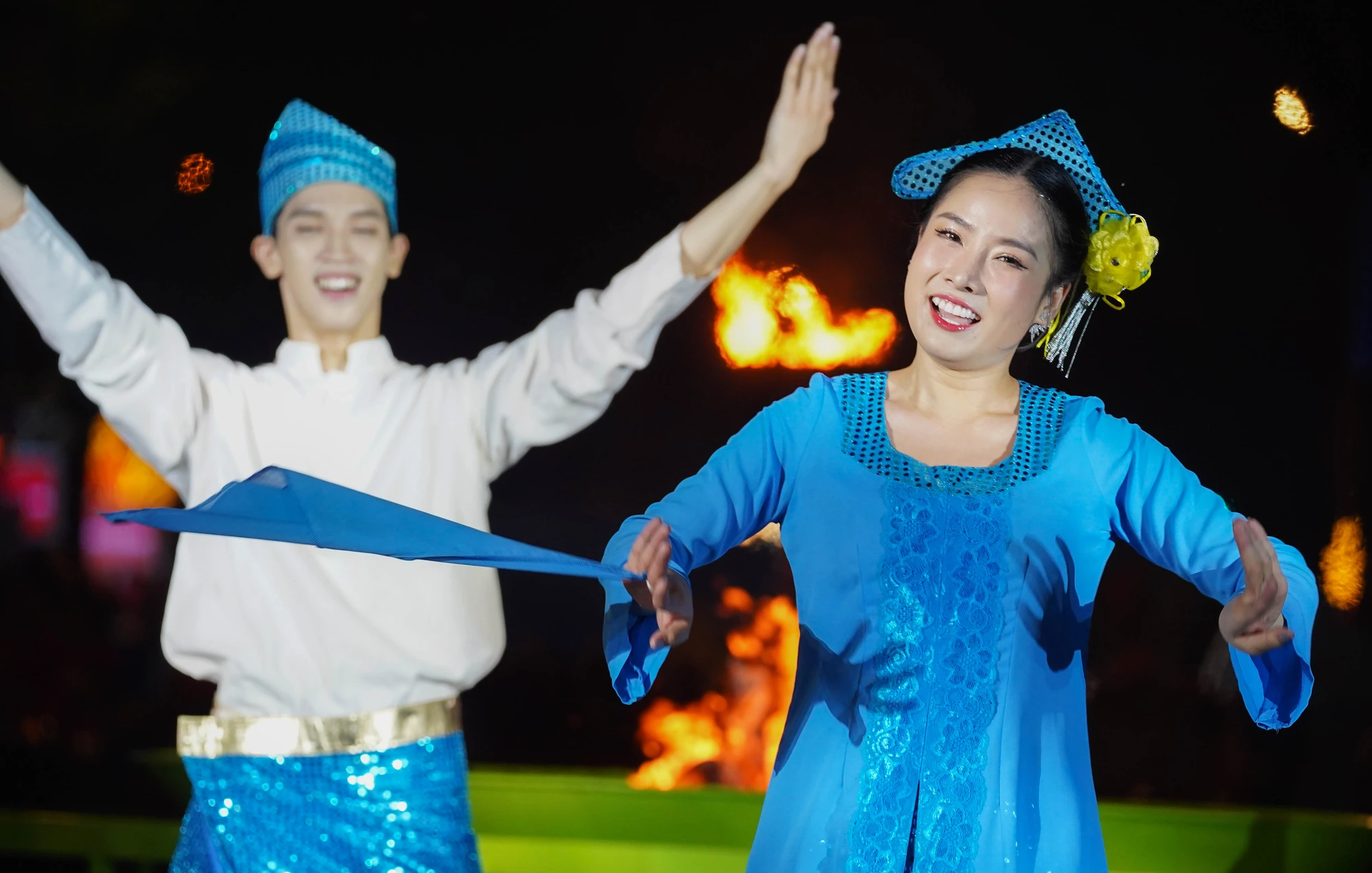man-nhan-man-trinh-dien-da-sac-mau-tai-le-hoi-thanh-nien-tp-hcm-2024-post04.jpg