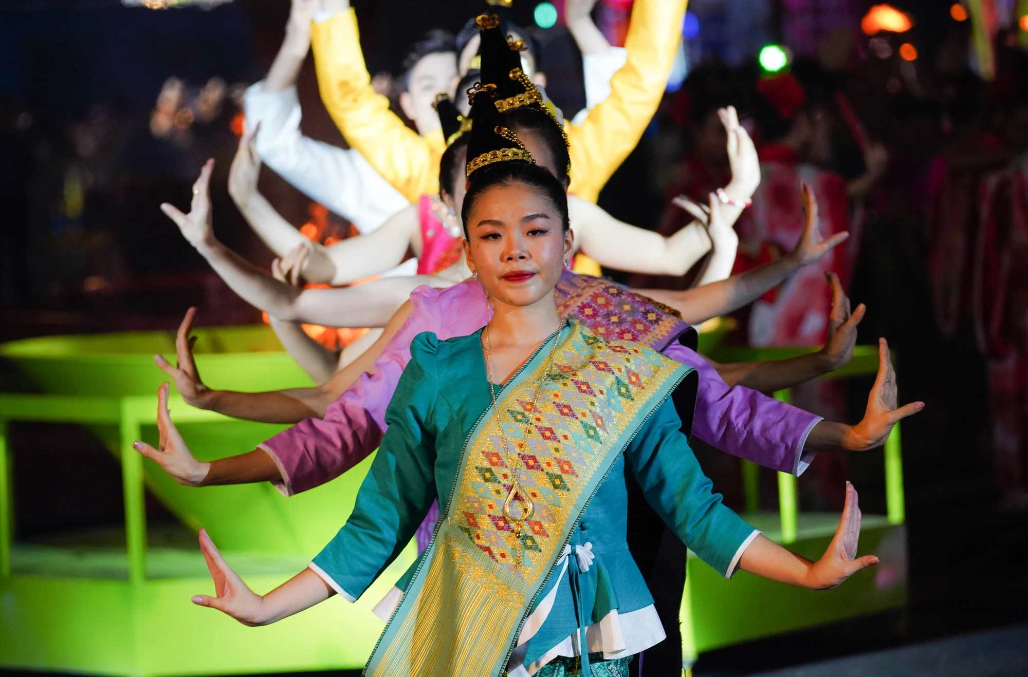 man-nhan-man-trinh-dien-da-sac-mau-tai-le-hoi-thanh-nien-tp-hcm-2024-post057'.jpg