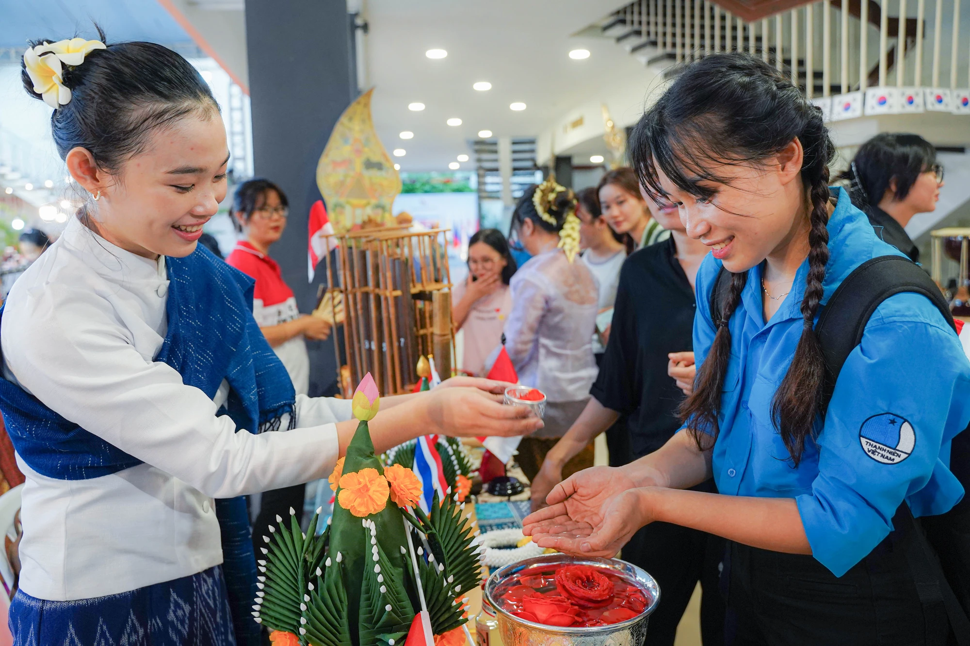 man-nhan-man-trinh-dien-da-sac-mau-tai-le-hoi-thanh-nien-tp-hcm-2024-post07.jpg