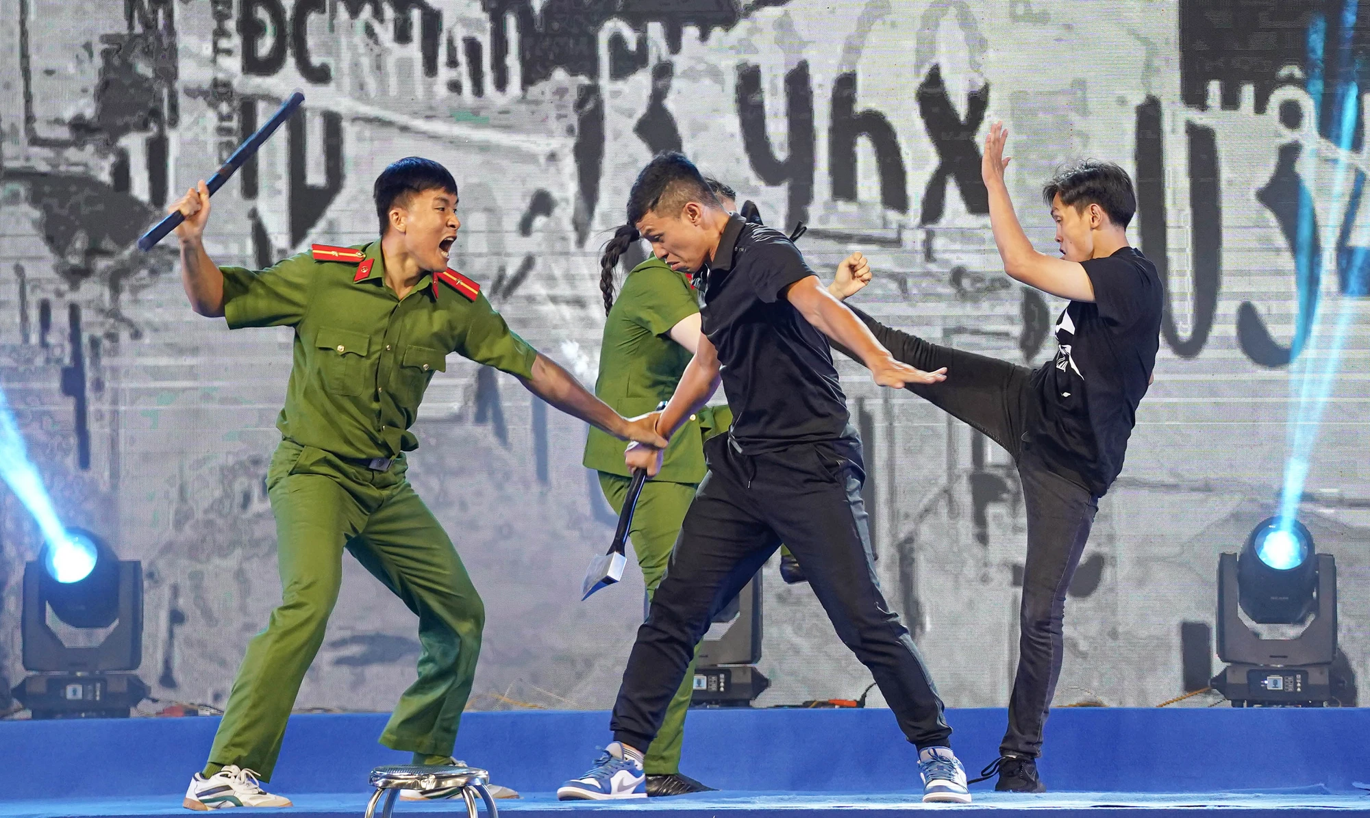 man-nhan-man-trinh-dien-da-sac-mau-tai-le-hoi-thanh-nien-tp-hcm-2024-post09.jpg
