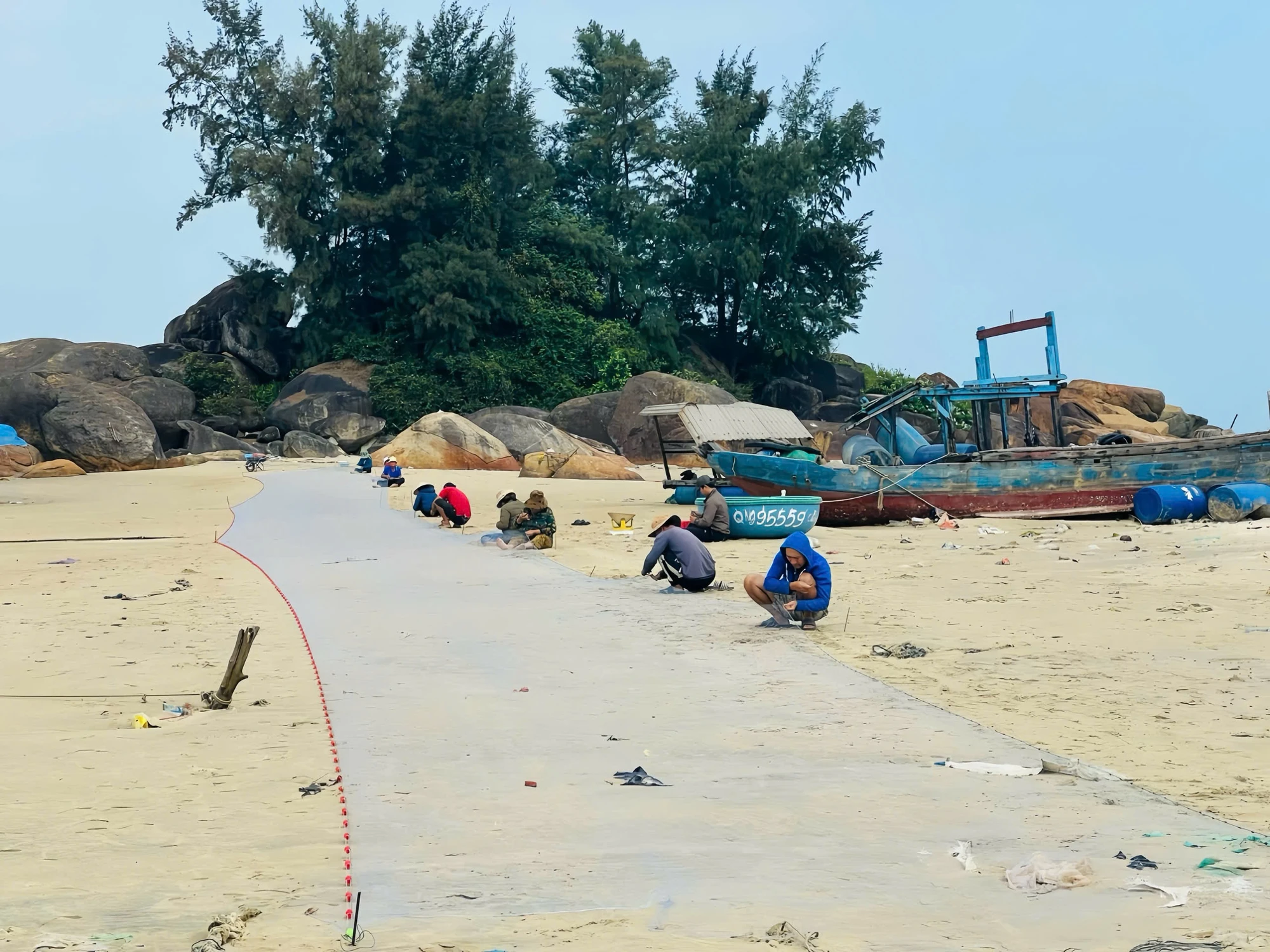 quang-ngai-lang-bien-son-tra-giu-nghe-luoi-thung-giua-thoi-bien-kho-post883903.htmlghhbvv.JPG