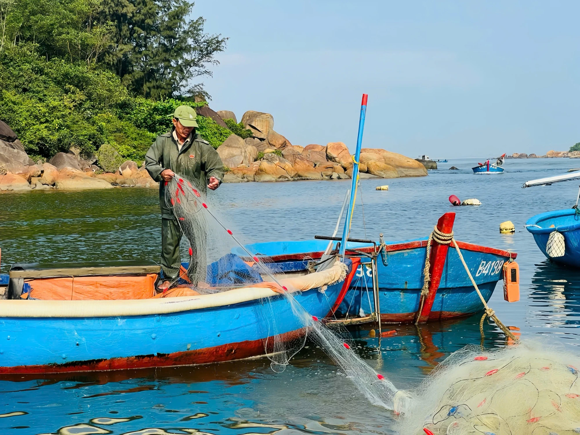 quang-ngai-lang-bien-son-tra-giu-nghe-luoi-thung-giua-thoi-bien-kho-post883903.htmlv.JPG