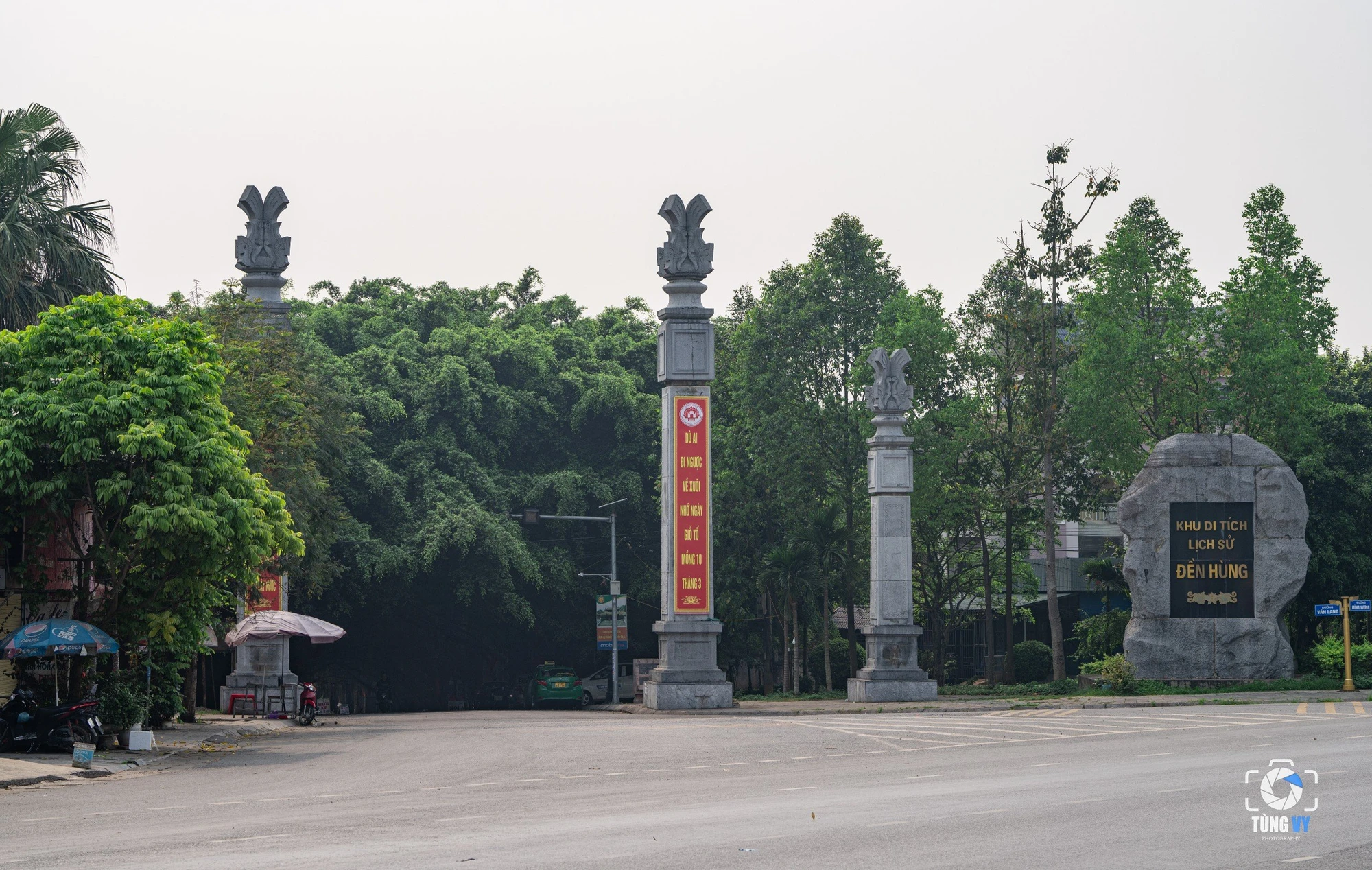 Độc đáo con đường cây si ở đền Hùng 6.jpg