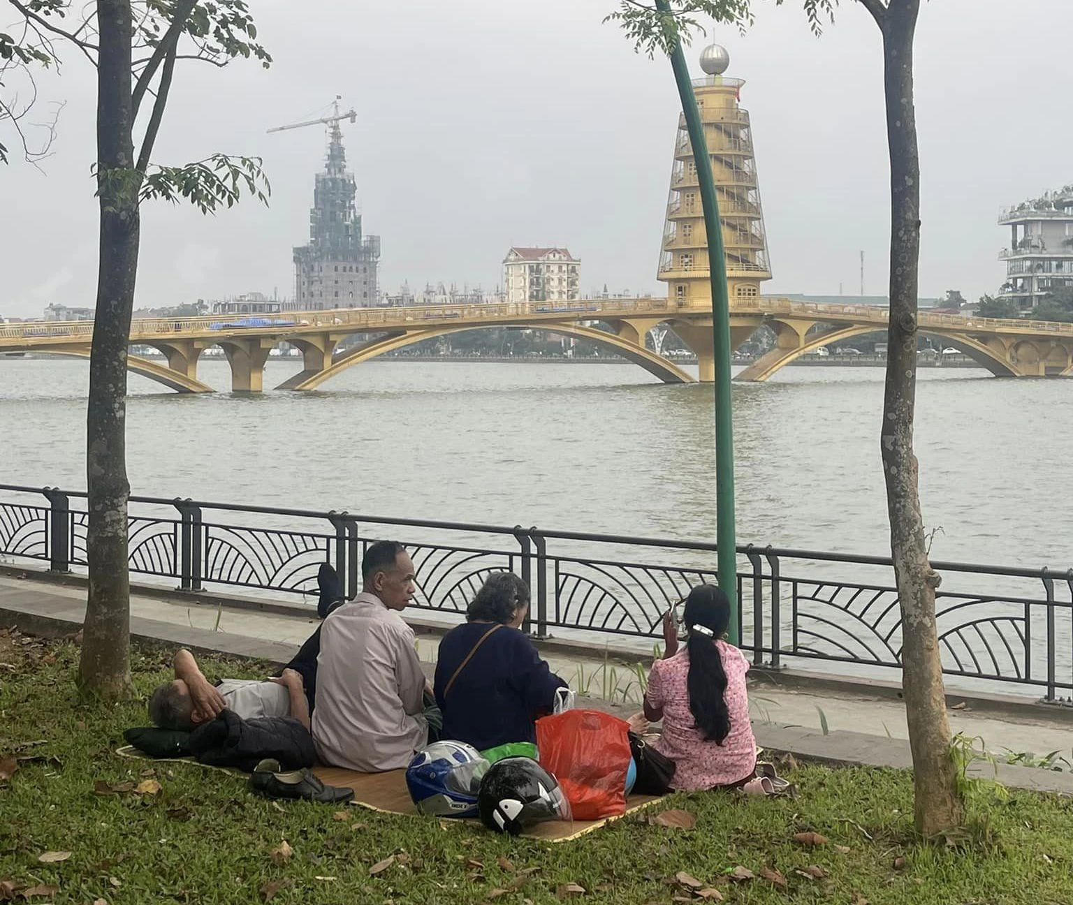 Mãn nhãn màn pháo hoa tầm cao trên bầu trời Phú Thọ dịp Giỗ Tổ Hùng Vương.jpg