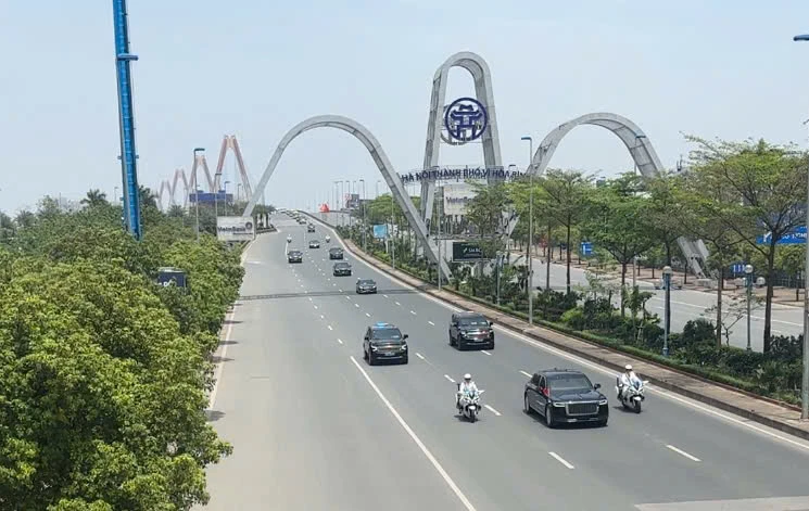 Ảnh: Đoàn xe chở Tổng Bí thư, Chủ tịch Trung Quốc Tập Cận Bình đến Hà Nội 6.jpg