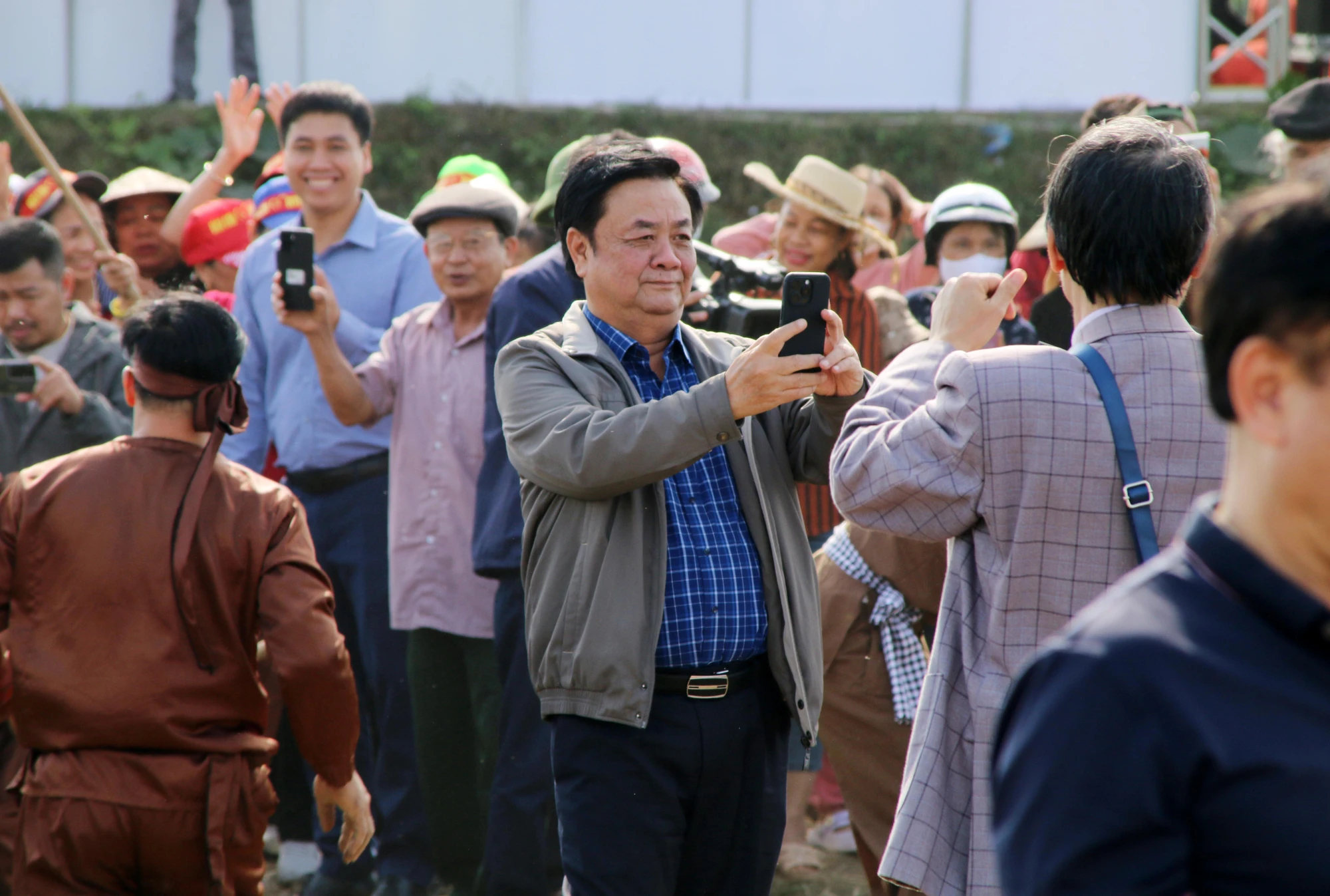 doc-dao-cuoc-thi-thu-hoach-hanh-toi-o-thu-phu-hanh-toi-hai-duong-11.JPG