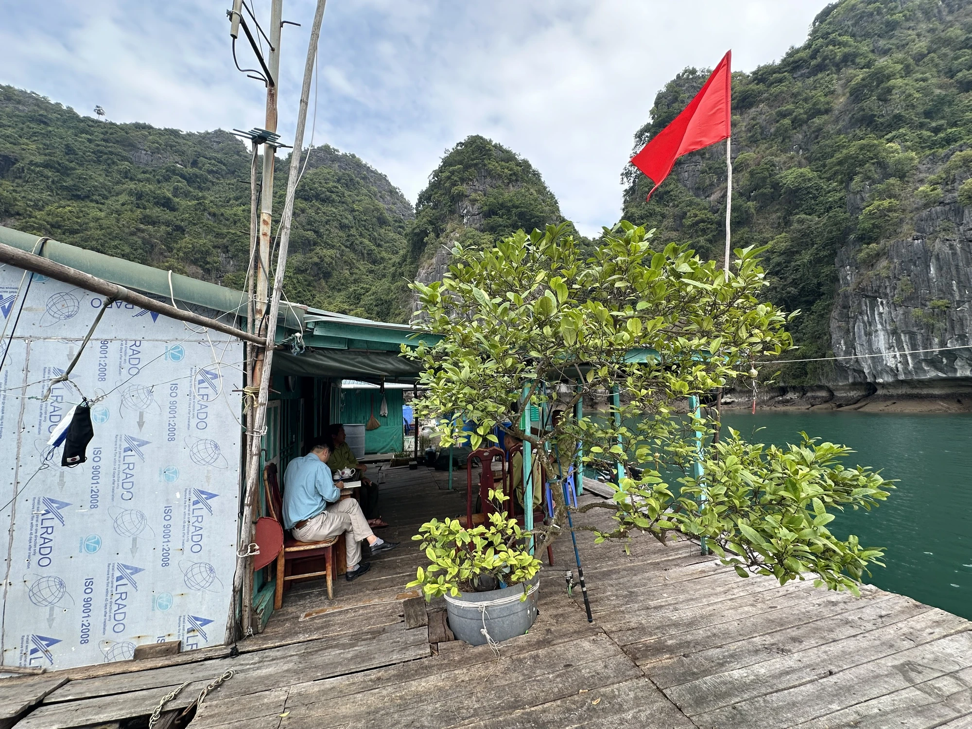 e-tham-gio-cung-tram-kiem-lam-noi-dau-tien-tren-ca-nuoc-2.jpg
