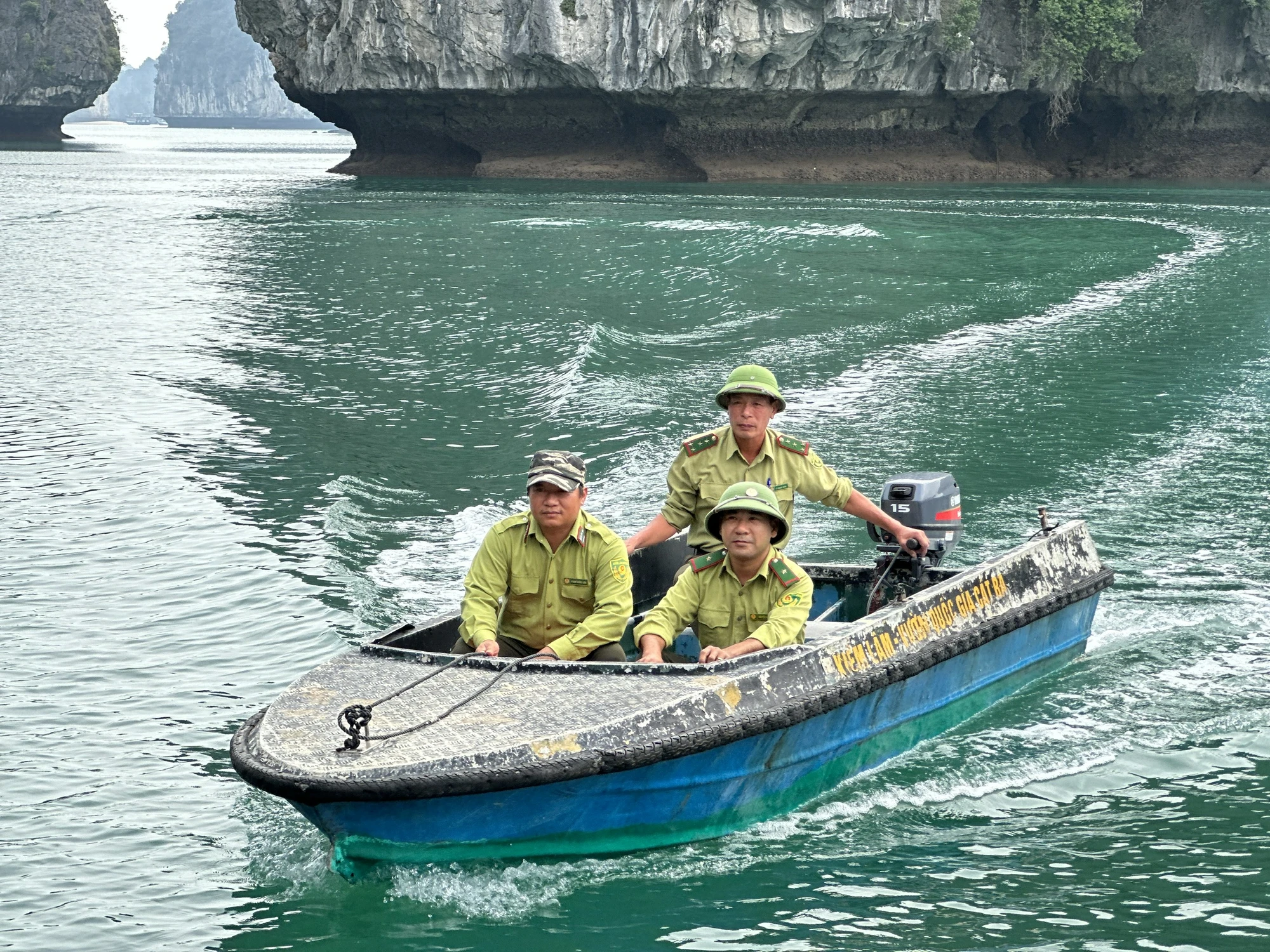 e-tham-gio-cung-tram-kiem-lam-noi-dau-tien-tren-ca-nuoc-4.jpg
