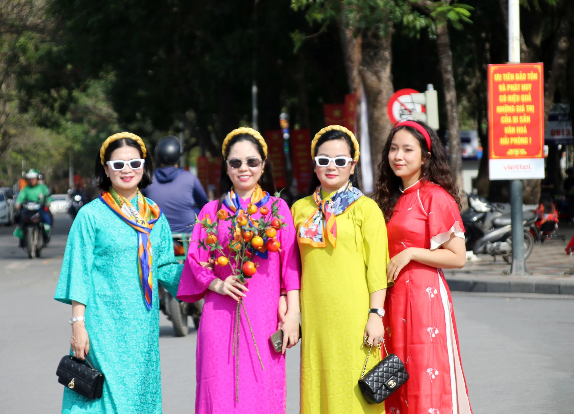 nguoi-dan-hai-phong-no-nuc-check-in-tai-dai-vuon-hoa-trung-tam-thanh-pho-5.JPG