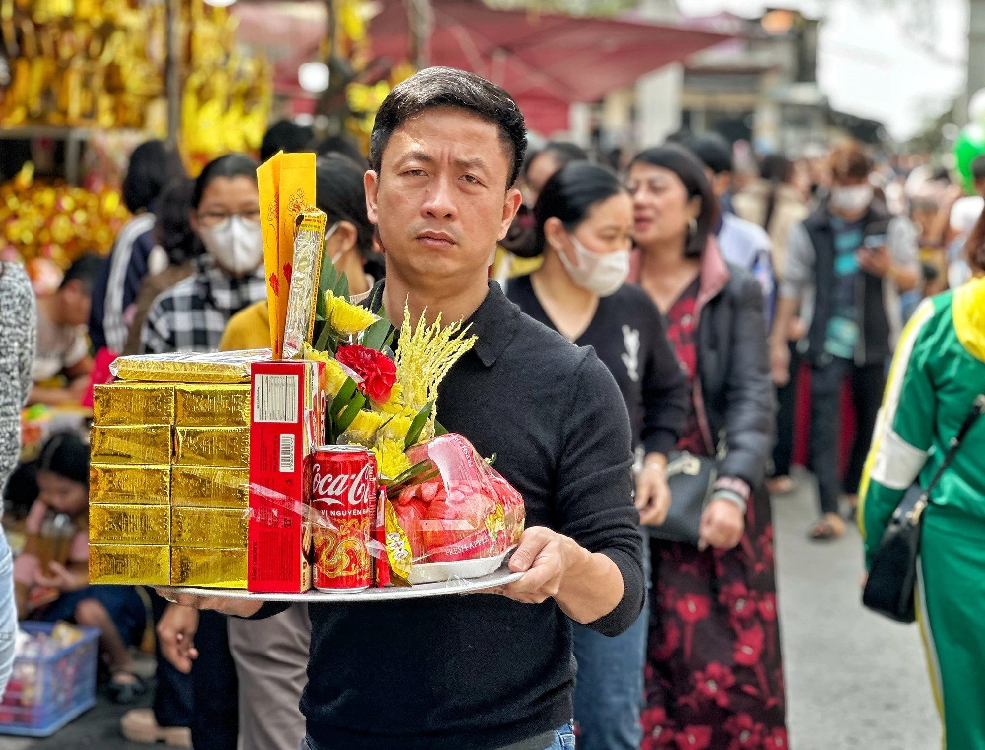 hang-van-nguoi-chen-chan-di-le-den-dong-bang-7.jpg