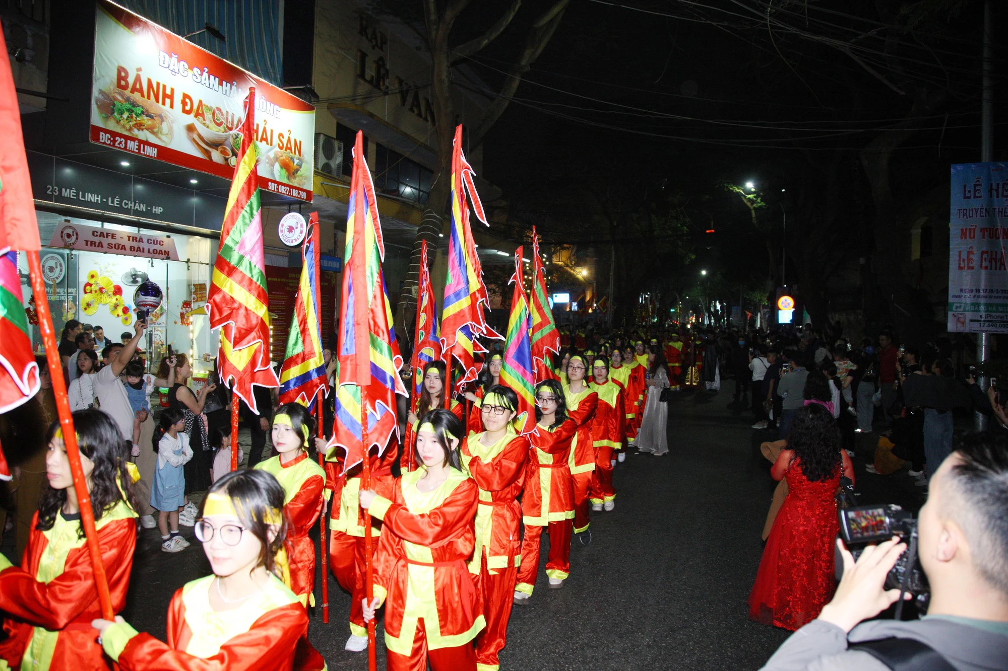 hai-phong-hang-nghin-nguoi-du-khai-mac-le-hoi-truyen-thong-nu-tuong-le-chan-4.jpg