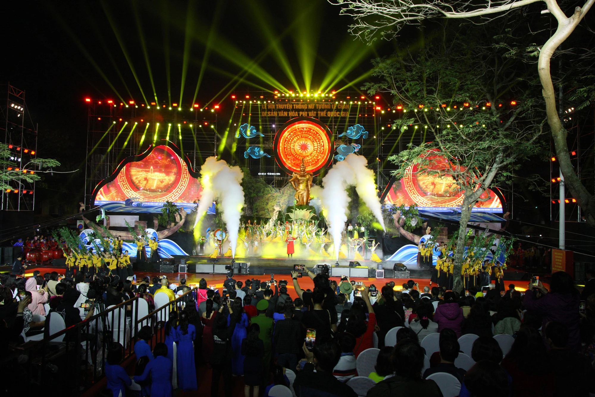 hai-phong-hang-nghin-nguoi-du-khai-mac-le-hoi-truyen-thong-nu-tuong-le-chan-6.jpg