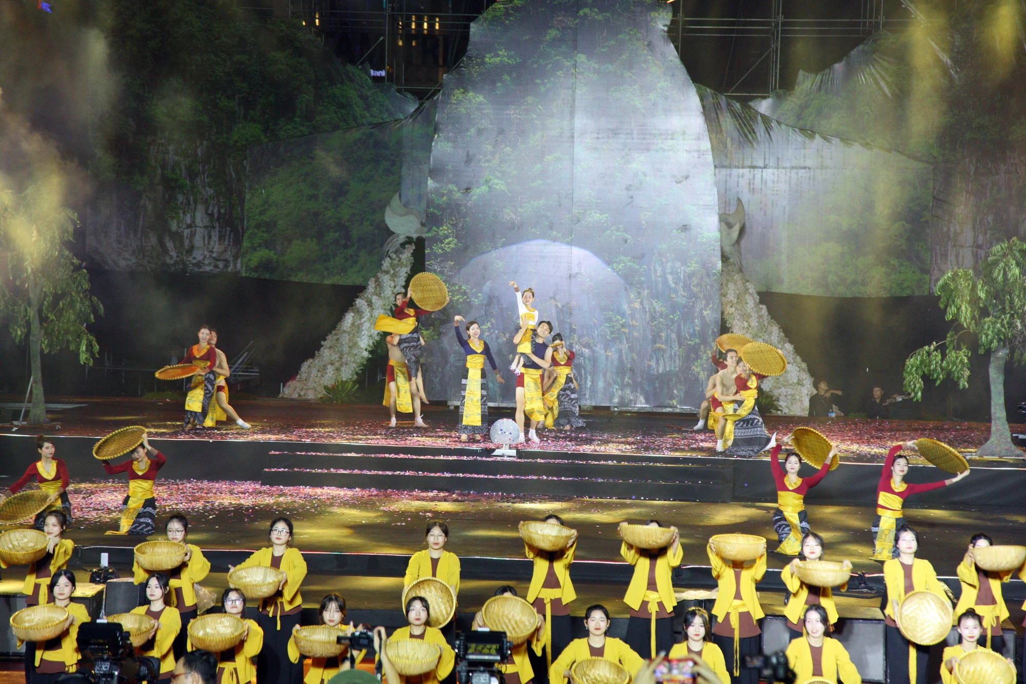 hai-phong-hang-nghin-nguoi-du-khai-mac-le-hoi-truyen-thong-nu-tuong-le-chan-9.JPG
